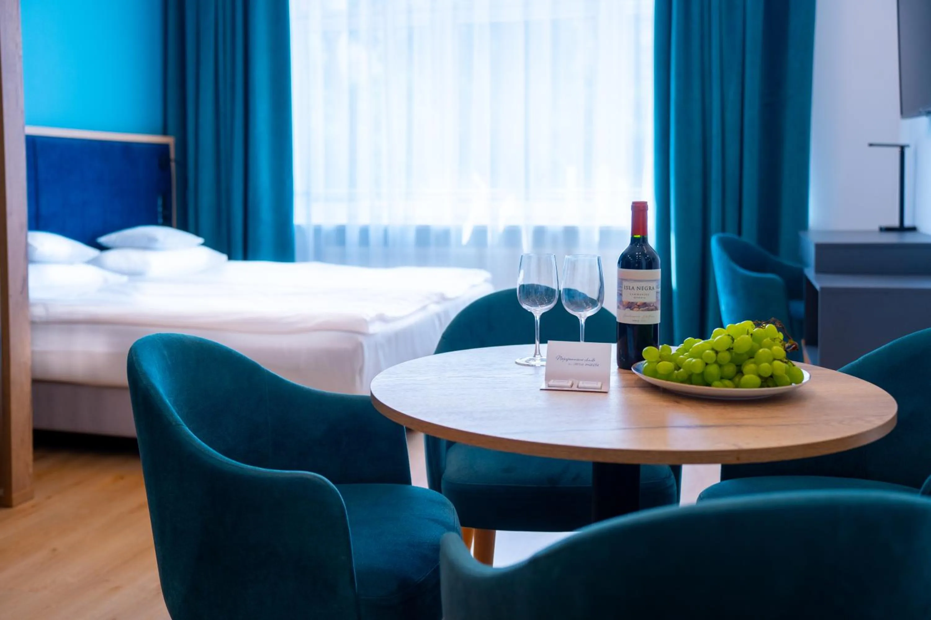 TV and multimedia, Bed in SQUARE APARTMENTS GDYNIA