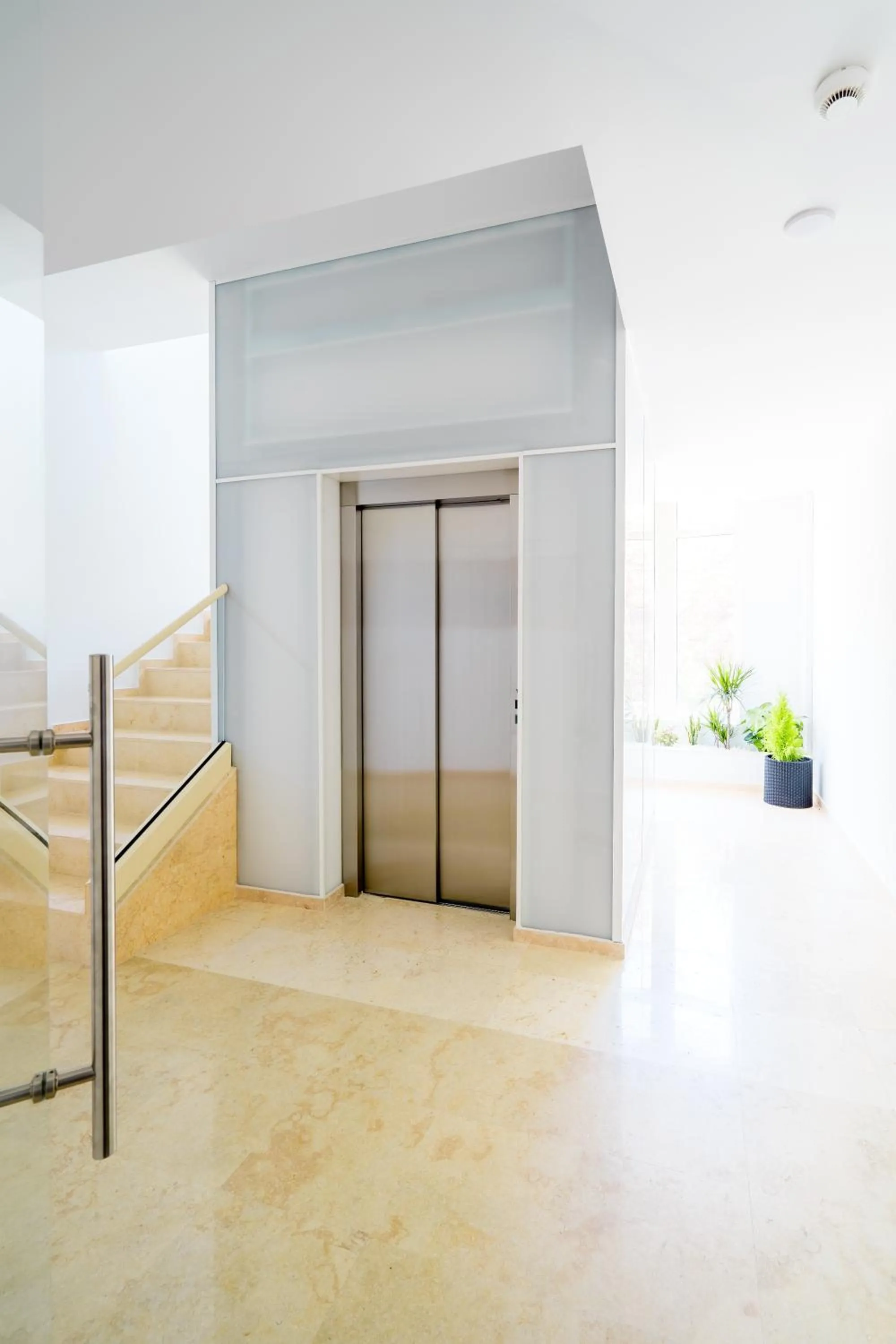 Facade/entrance in Hotel Console