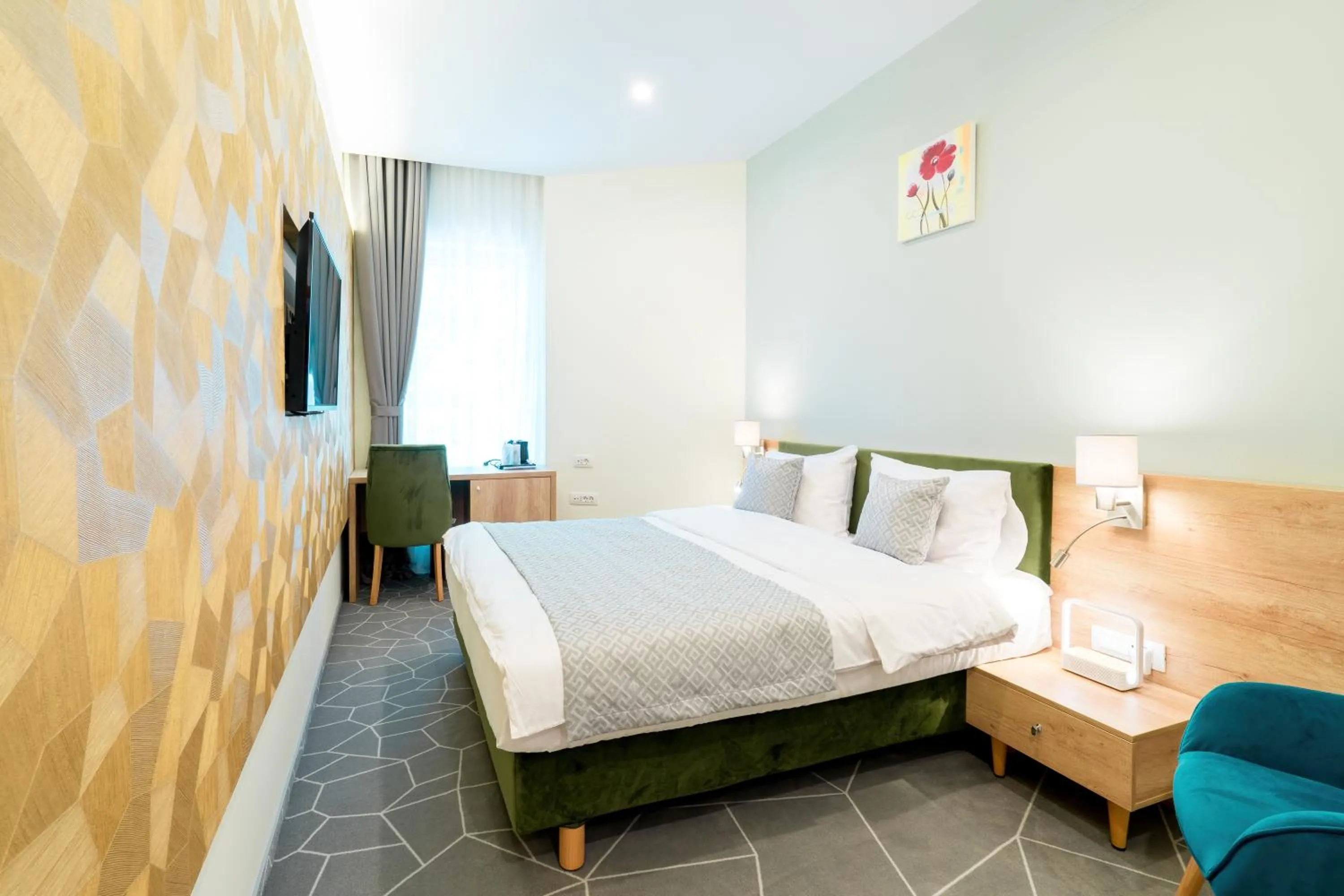 Photo of the whole room, Bed in Hotel Console