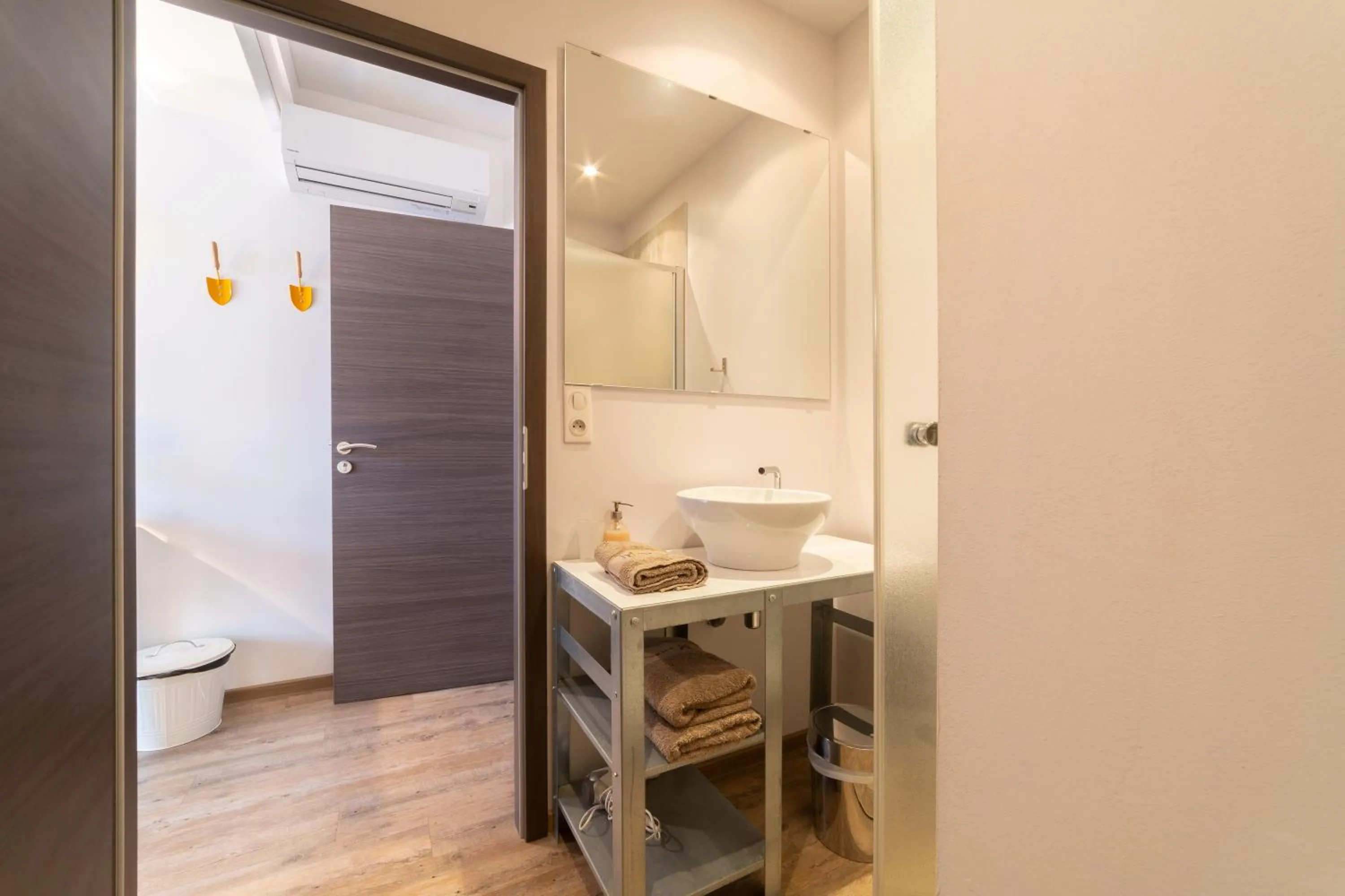 Toilet in Maison Mondrian