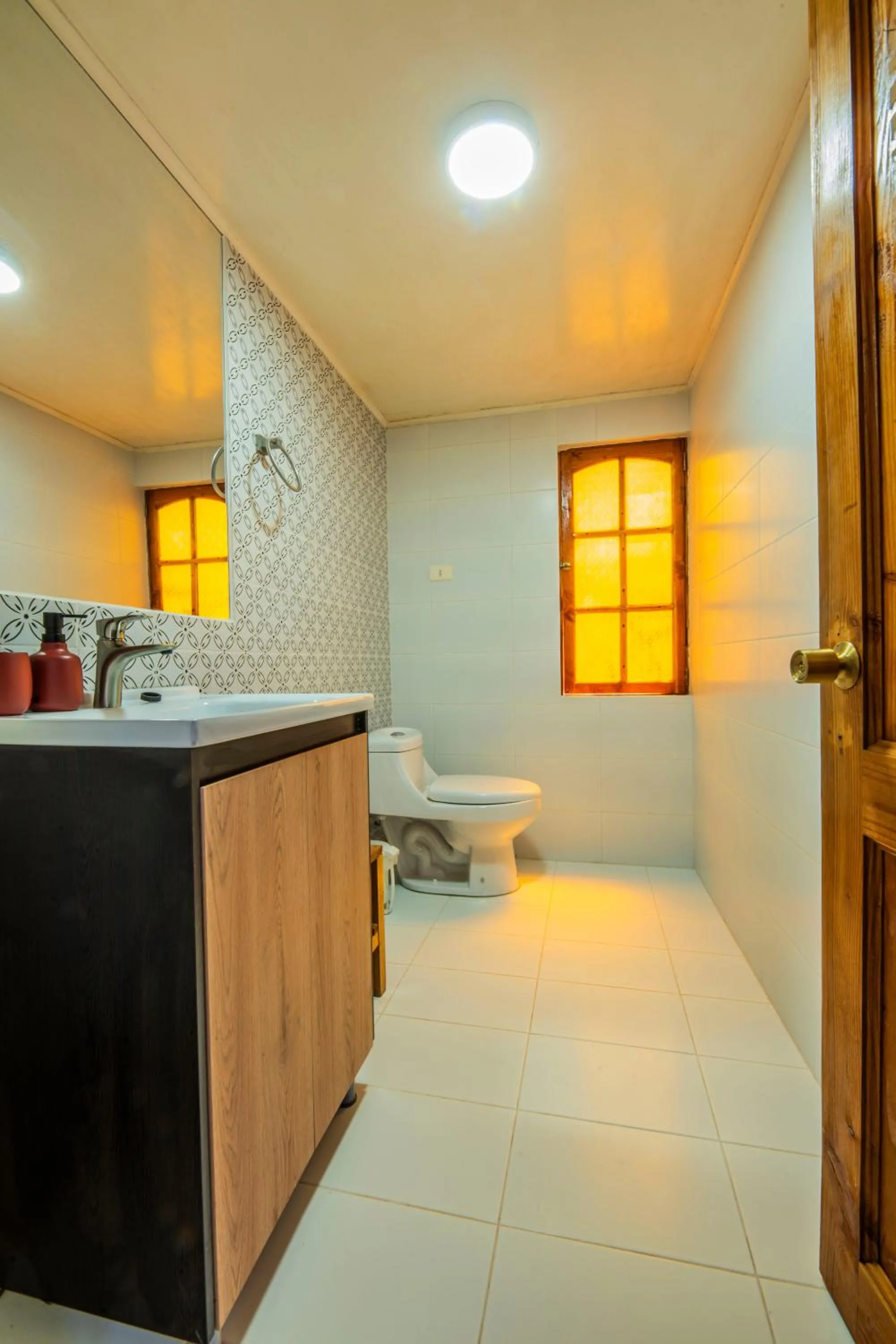 Toilet in Incahuasi Travelodge