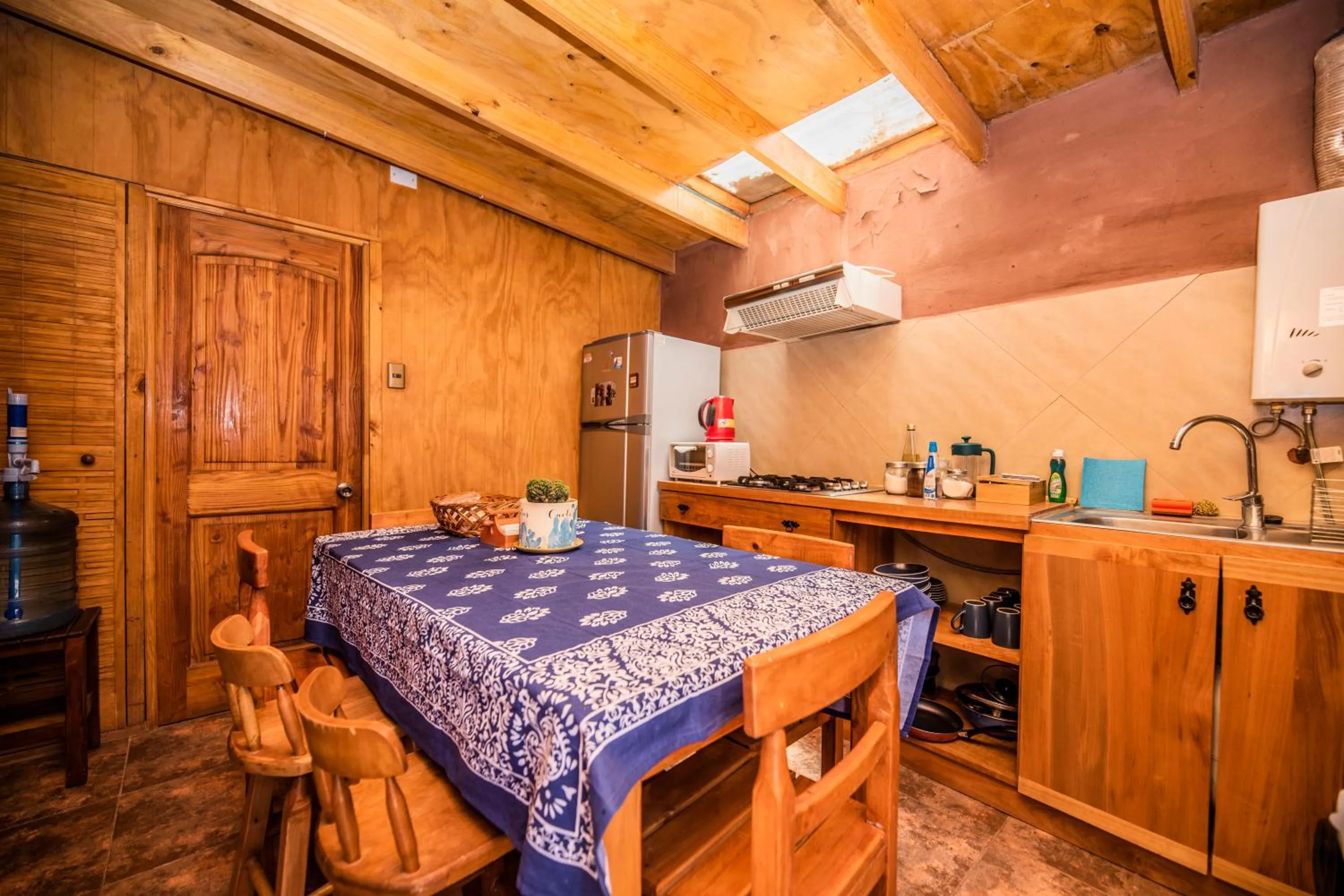 Kitchen or kitchenette, Bed in Incahuasi Travelodge