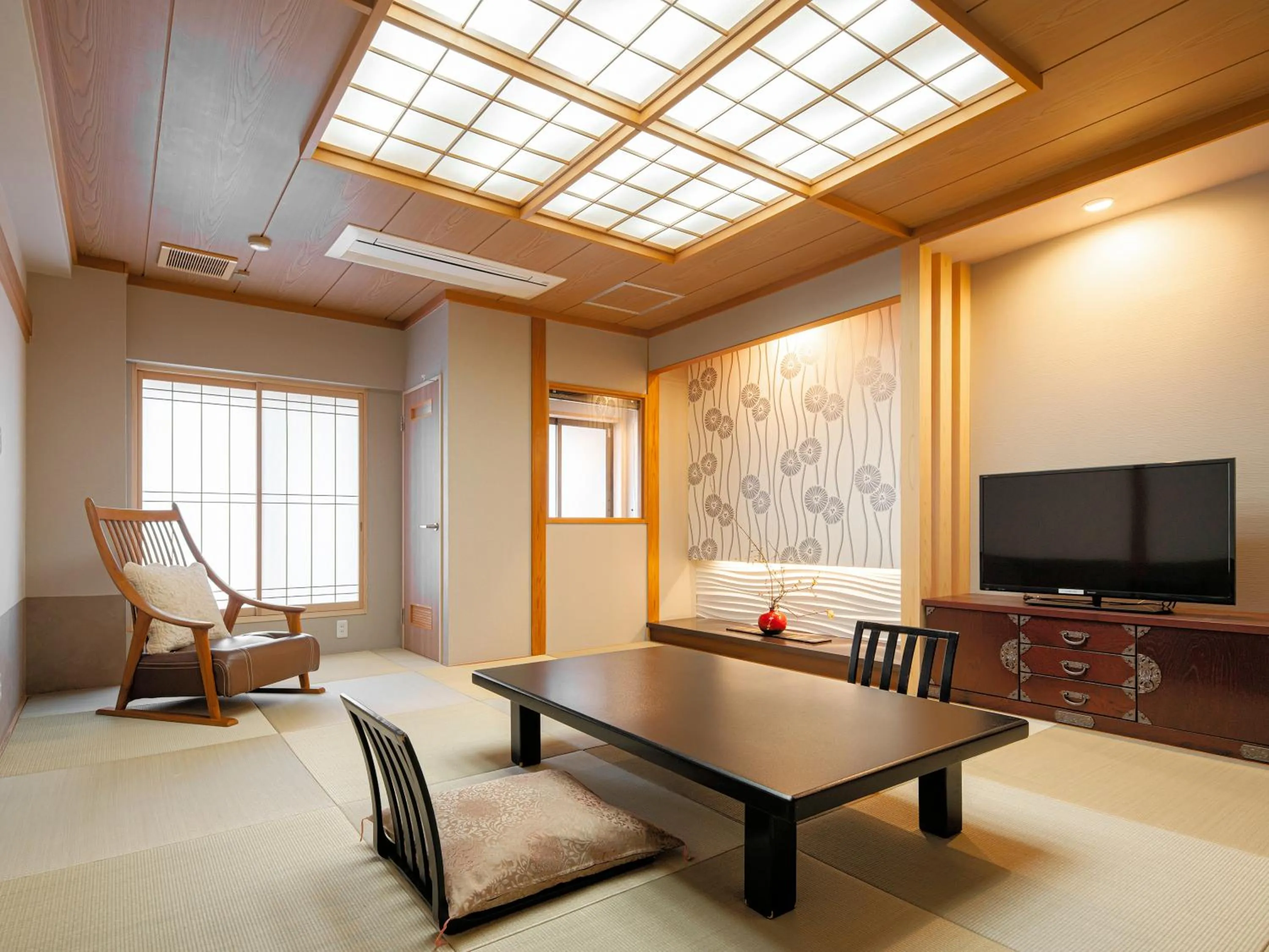 Photo of the whole room in Omori