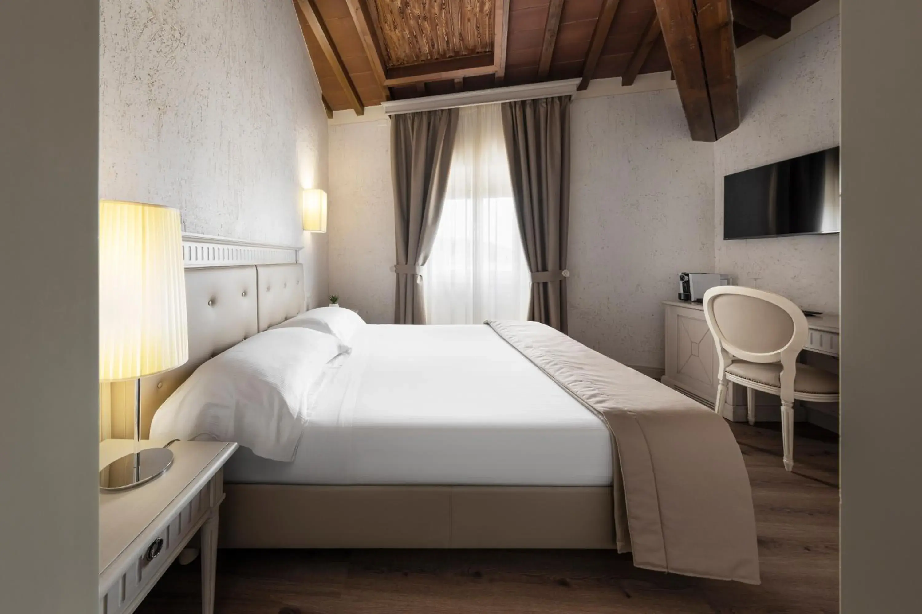 Photo of the whole room, Bed in LHP Certaldo Resort Photo of the whole room, Bed in LHP Certaldo Resort