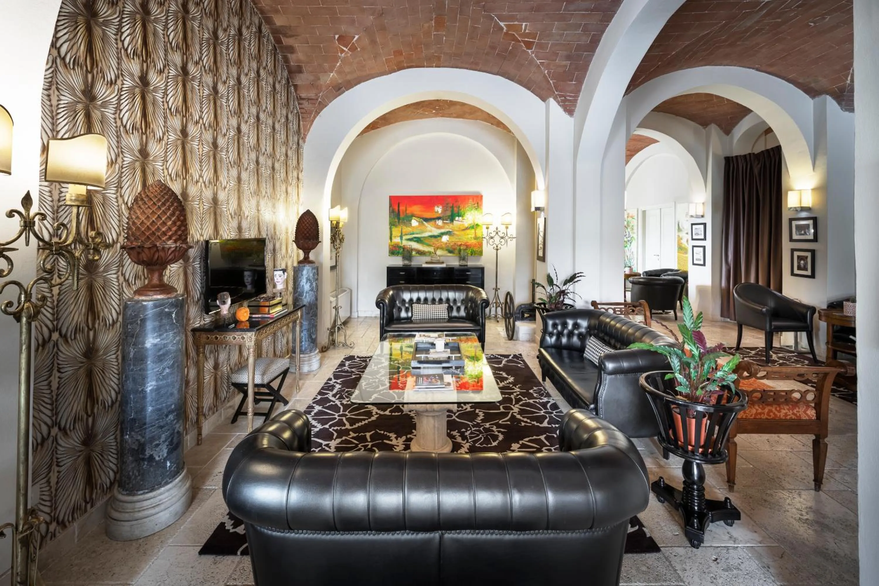 Communal lounge/ TV room in LHP Certaldo Resort