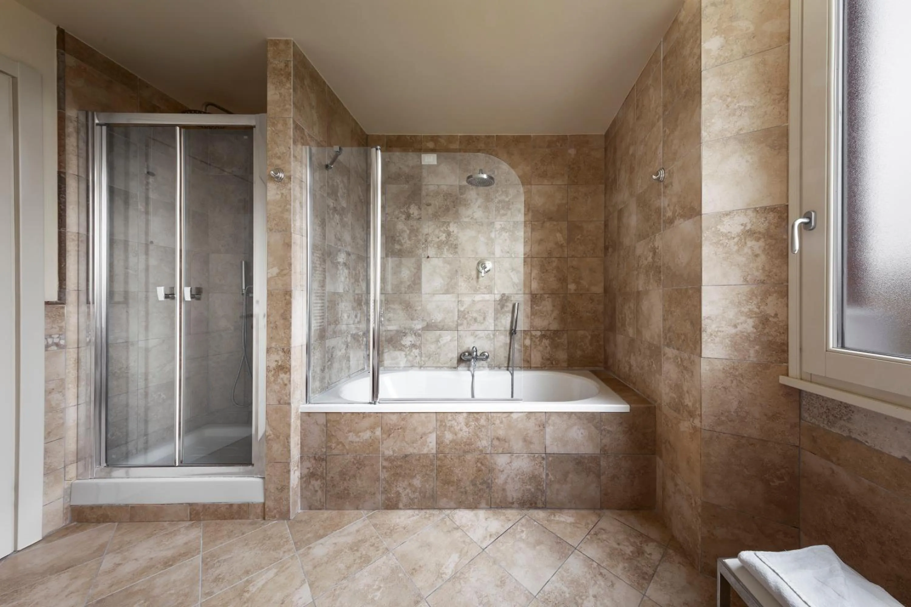 Bath in LHP Certaldo Resort