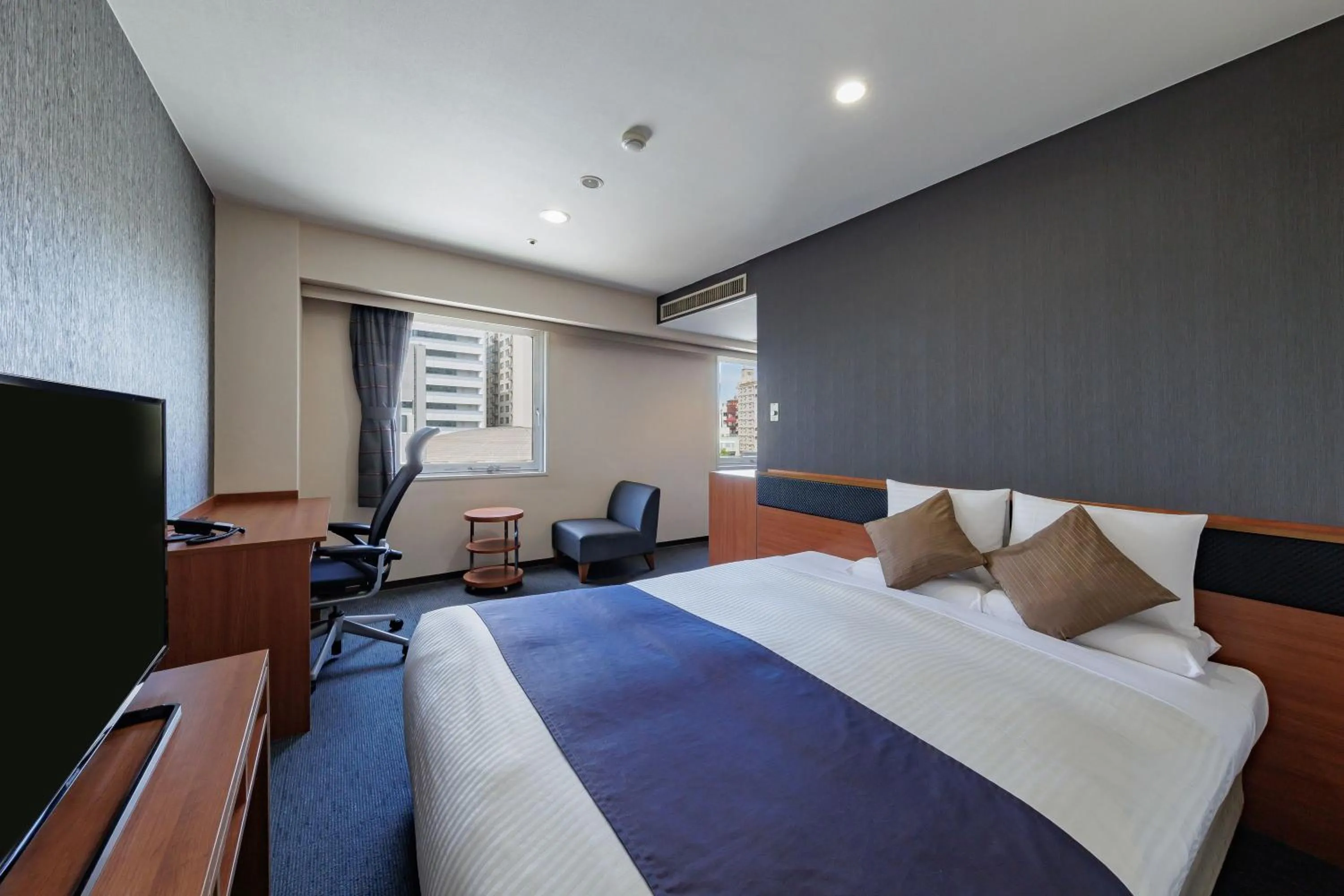 Photo of the whole room, Bed in HOTEL MYSTAYS Nagoya Sakae