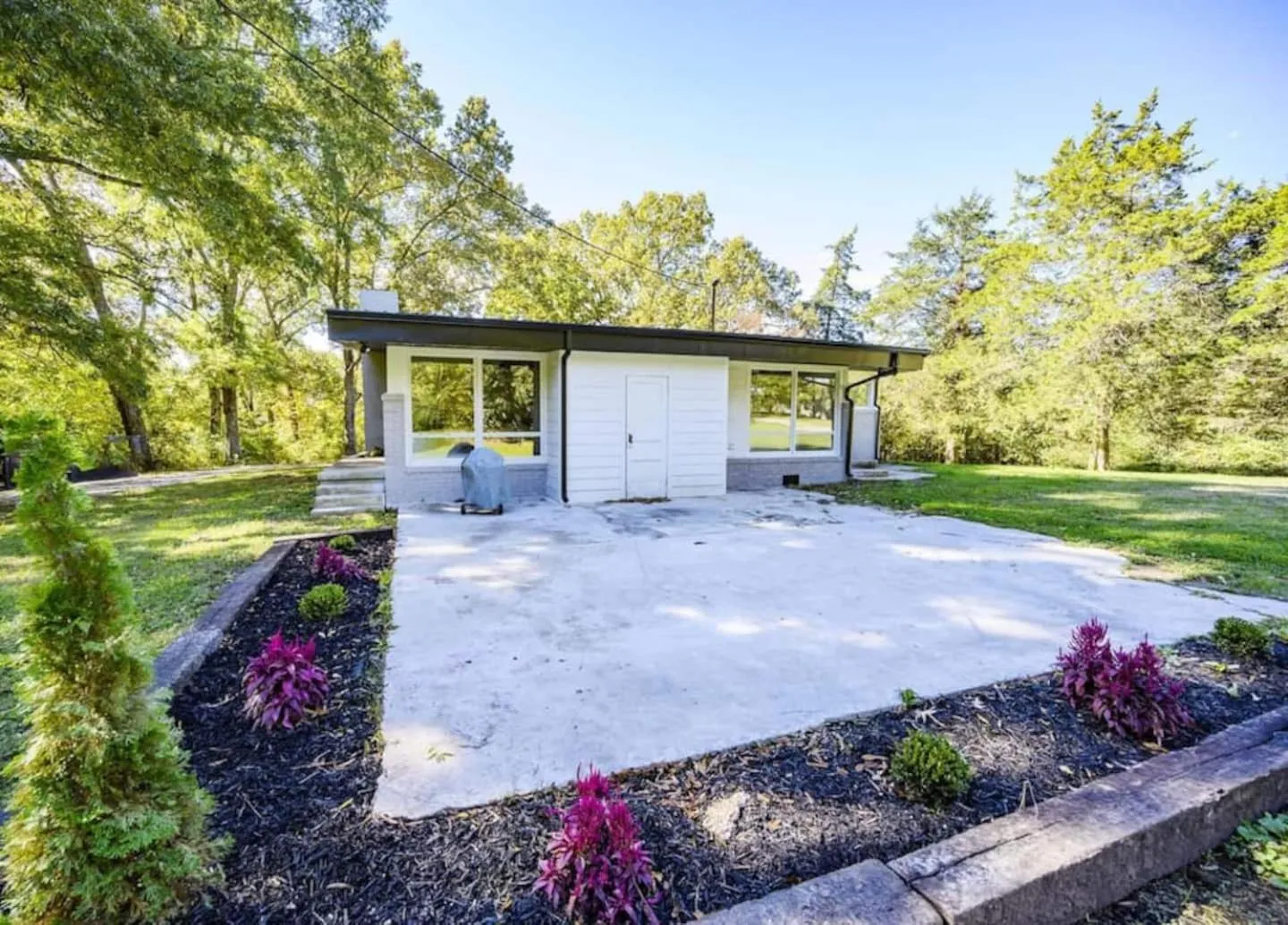 Gorgeous Renovated Home With Large & Private Lot