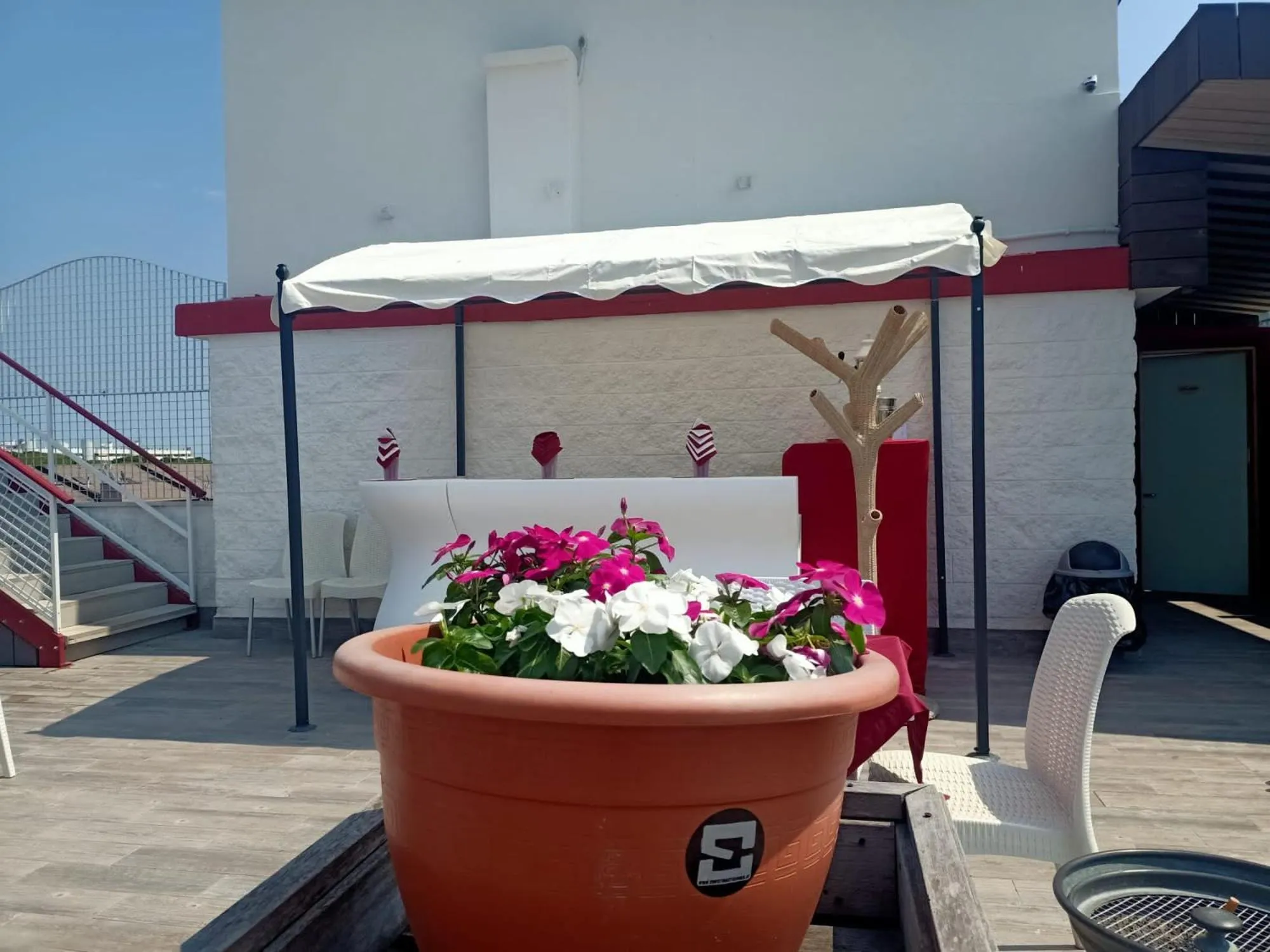 Swimming pool in Hotel Vienna