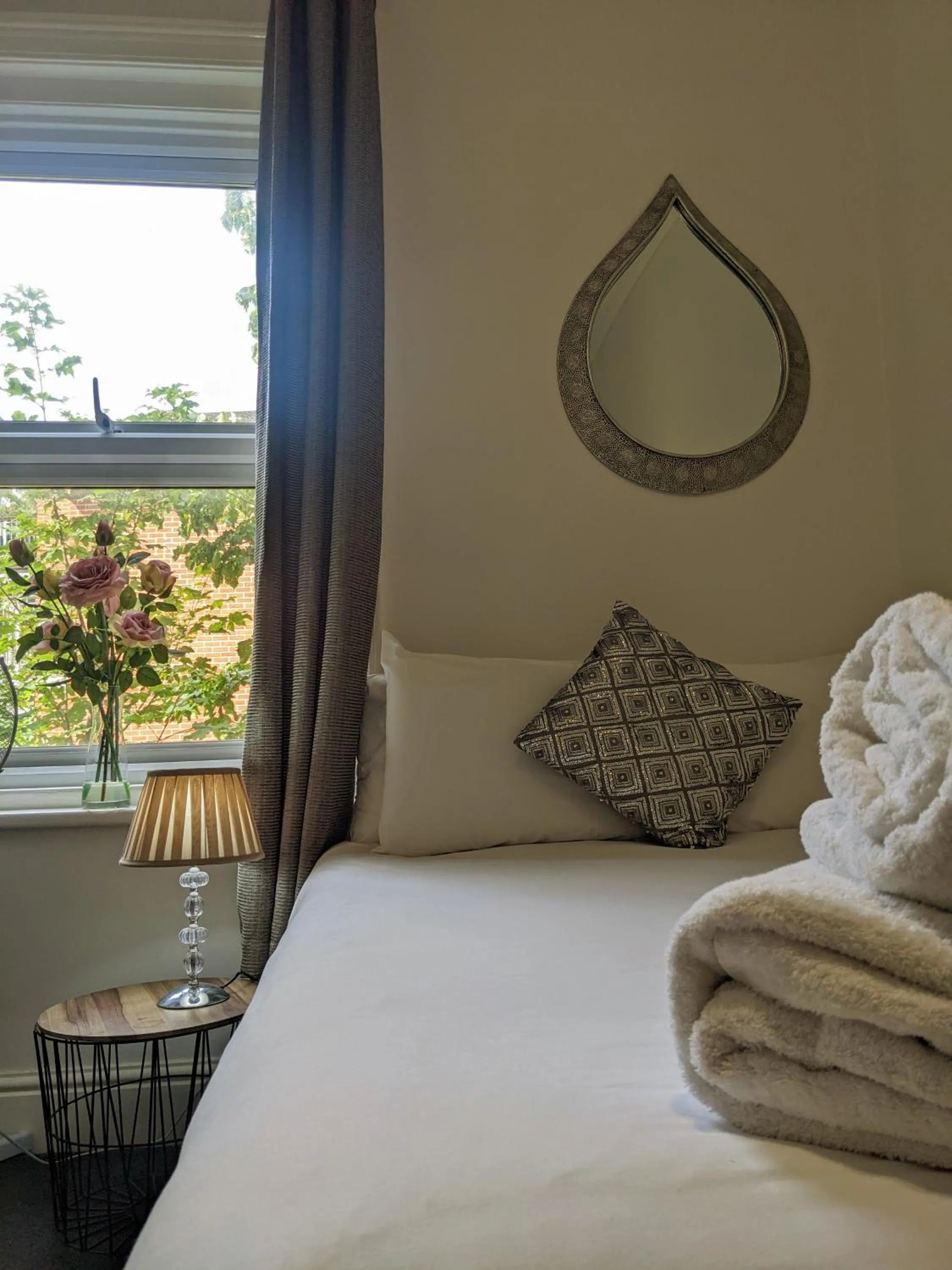 Bedroom in Blue Keys Hotel Southampton