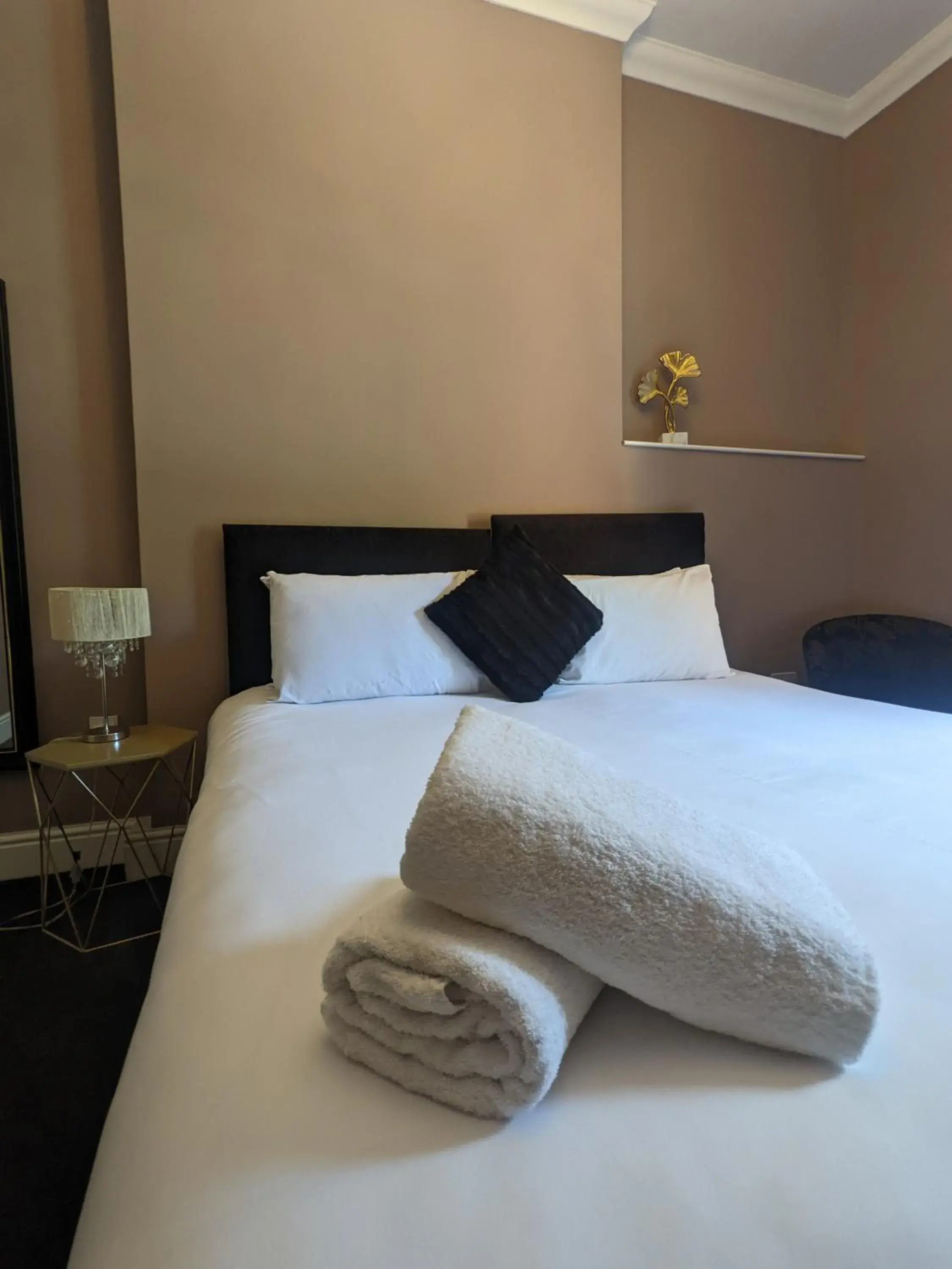 Twin Room with Shower in Blue Keys Hotel Southampton Twin Room with Shower in Blue Keys Hotel Southampton