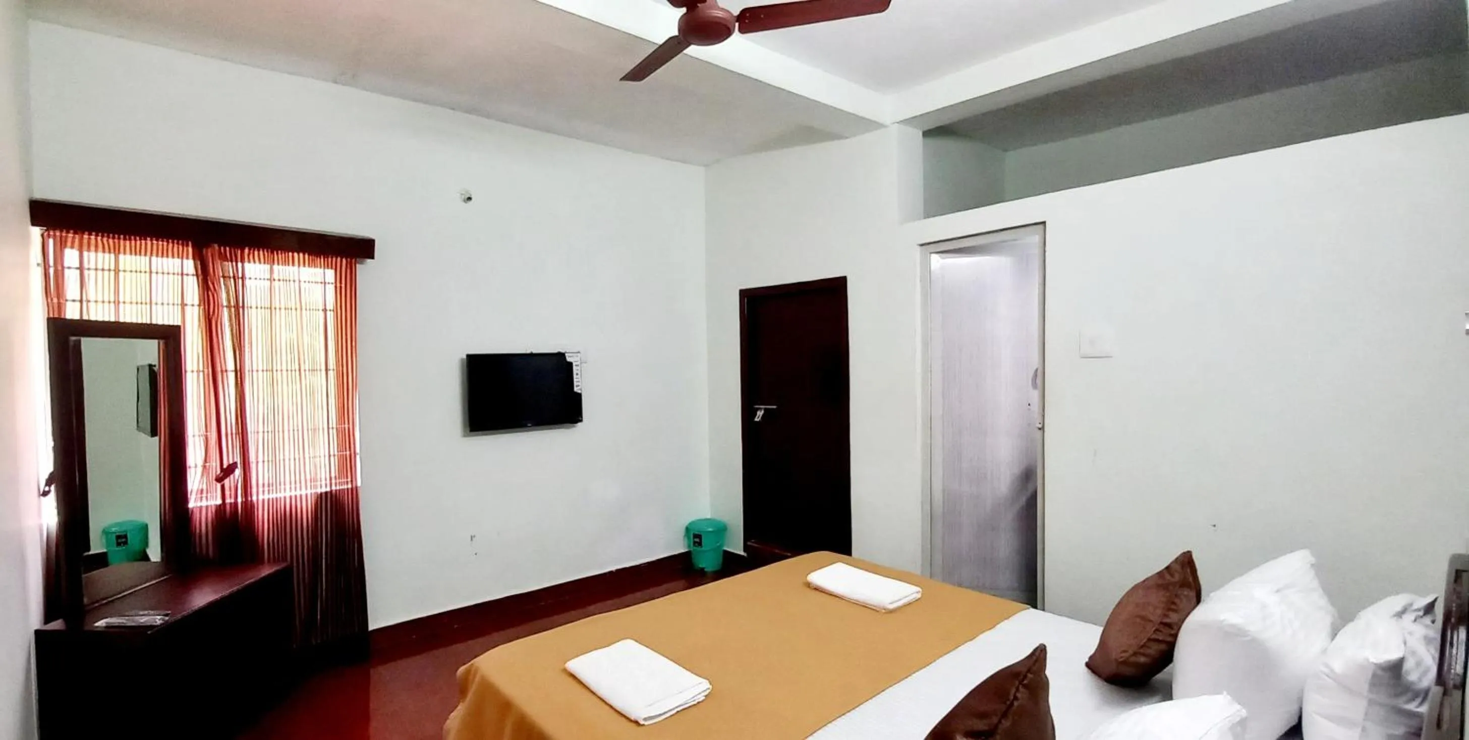 Communal lounge/ TV room in iSTAYS - Loop Road, Yercaud