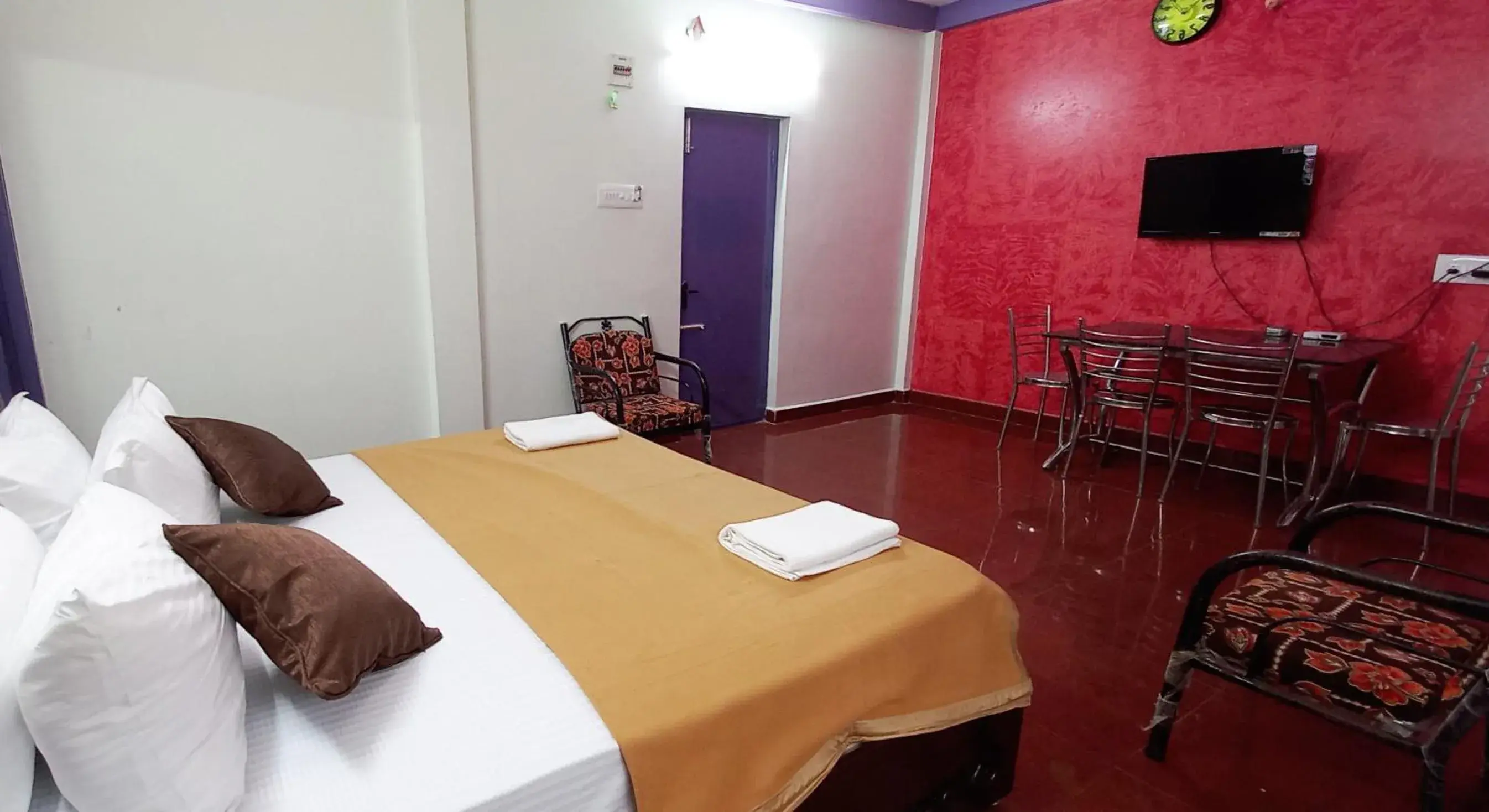 Communal lounge/ TV room in iSTAYS - Loop Road, Yercaud Communal lounge/ TV room in iSTAYS - Loop Road, Yercaud