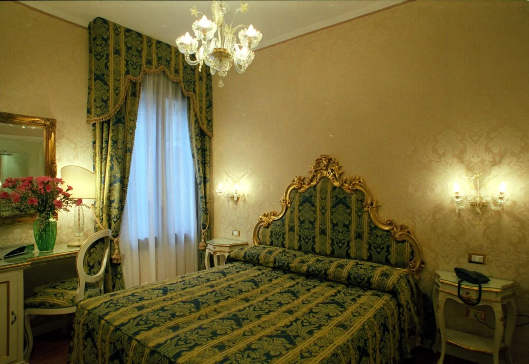 Photo of the whole room, Bed in Casa Pisani Canal