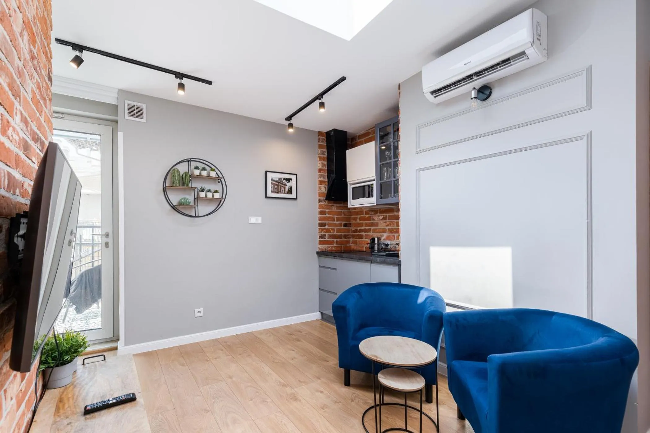 TV and multimedia in Saint Florian's Suites - Old Town Luxury Apartments - by Upstairs