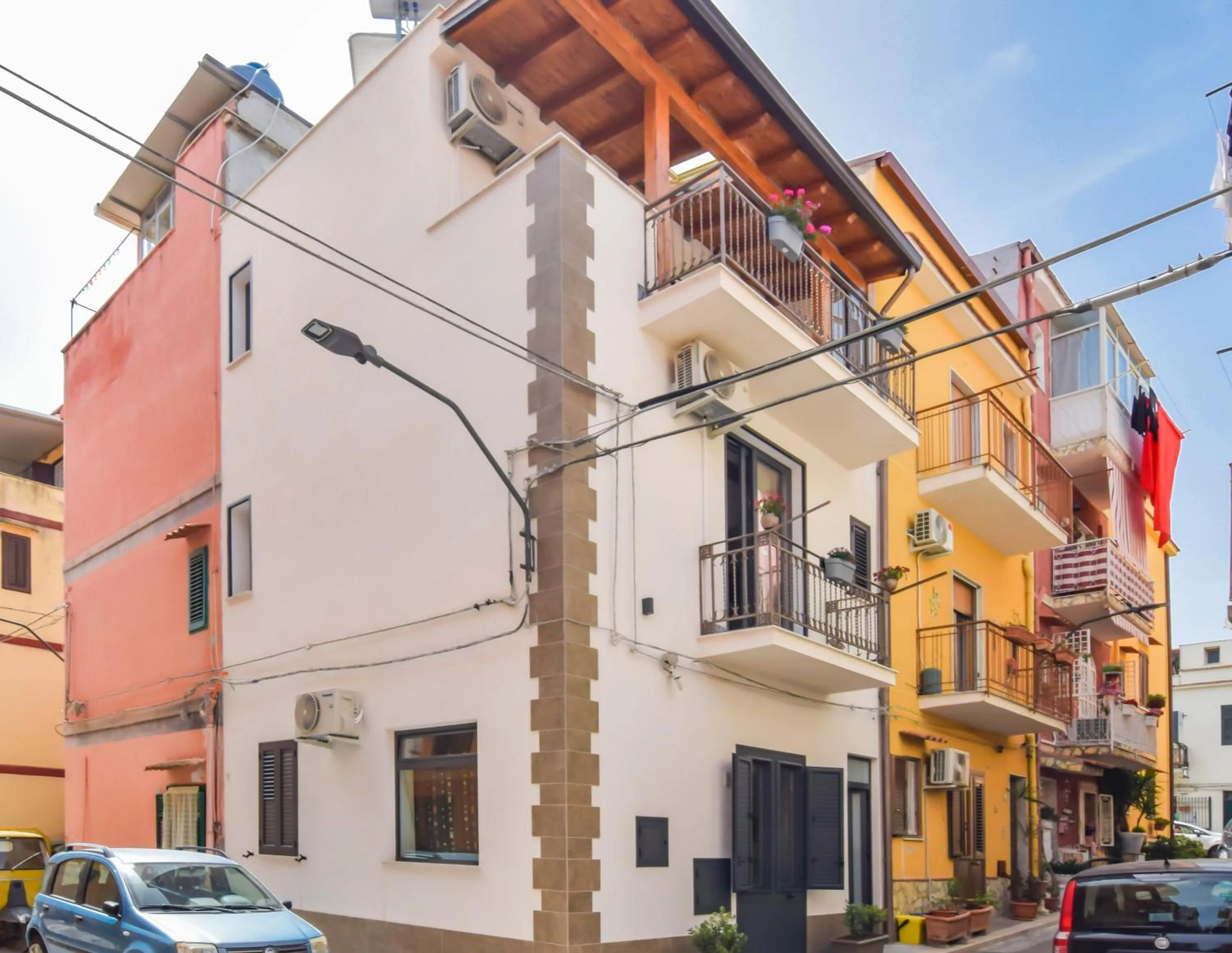 Facade/entrance in AMUNI' Apartments