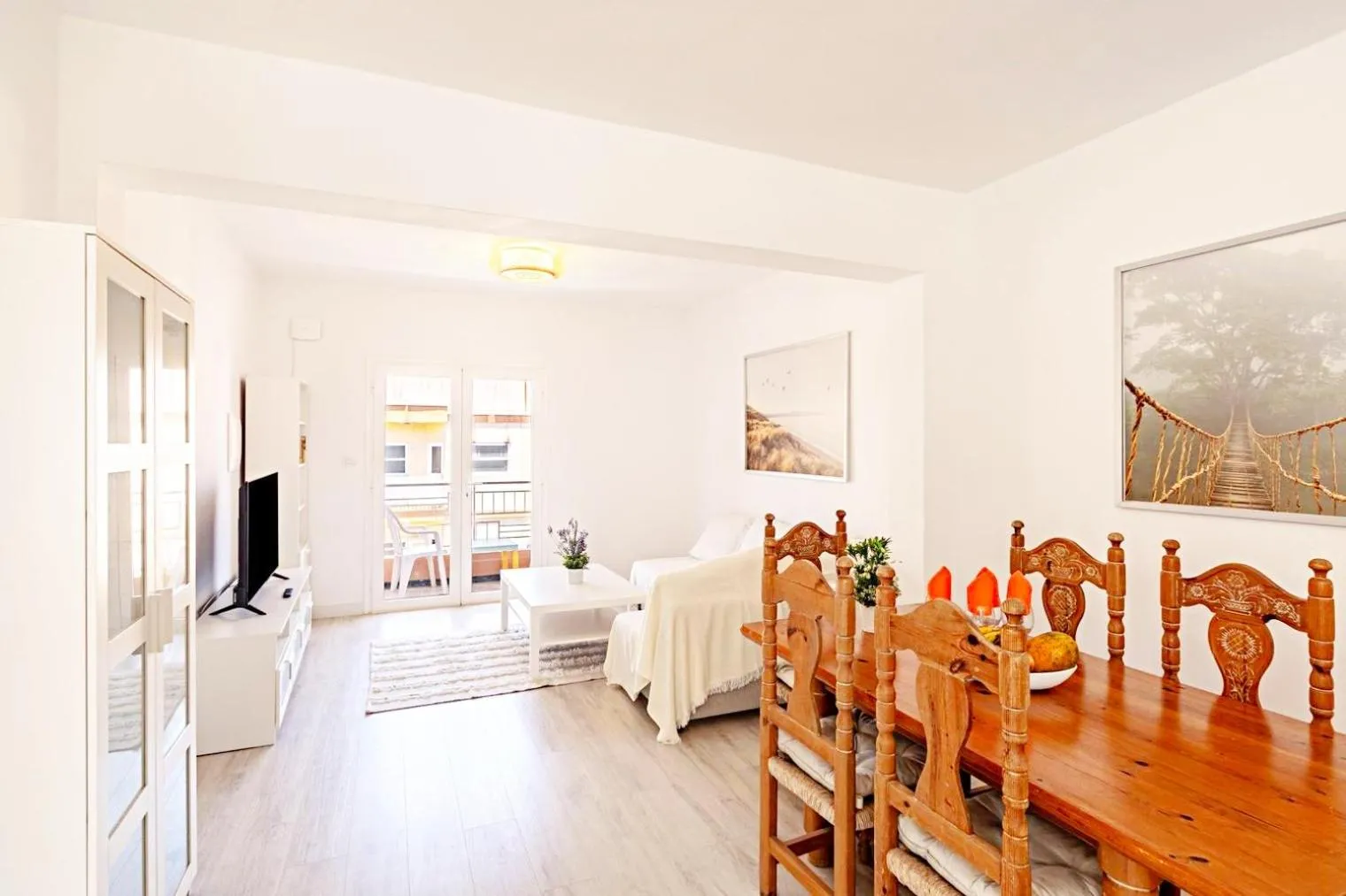 Dining area in Light-flooded loft in Santa Cruz