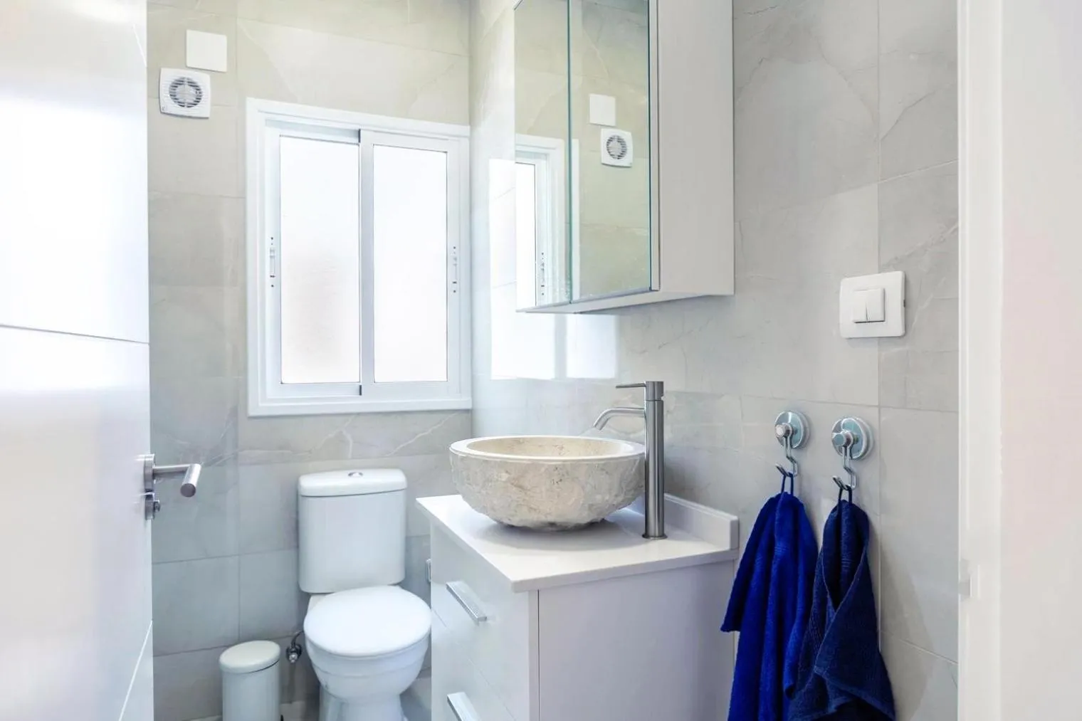 Bathroom in Light-flooded loft in Santa Cruz