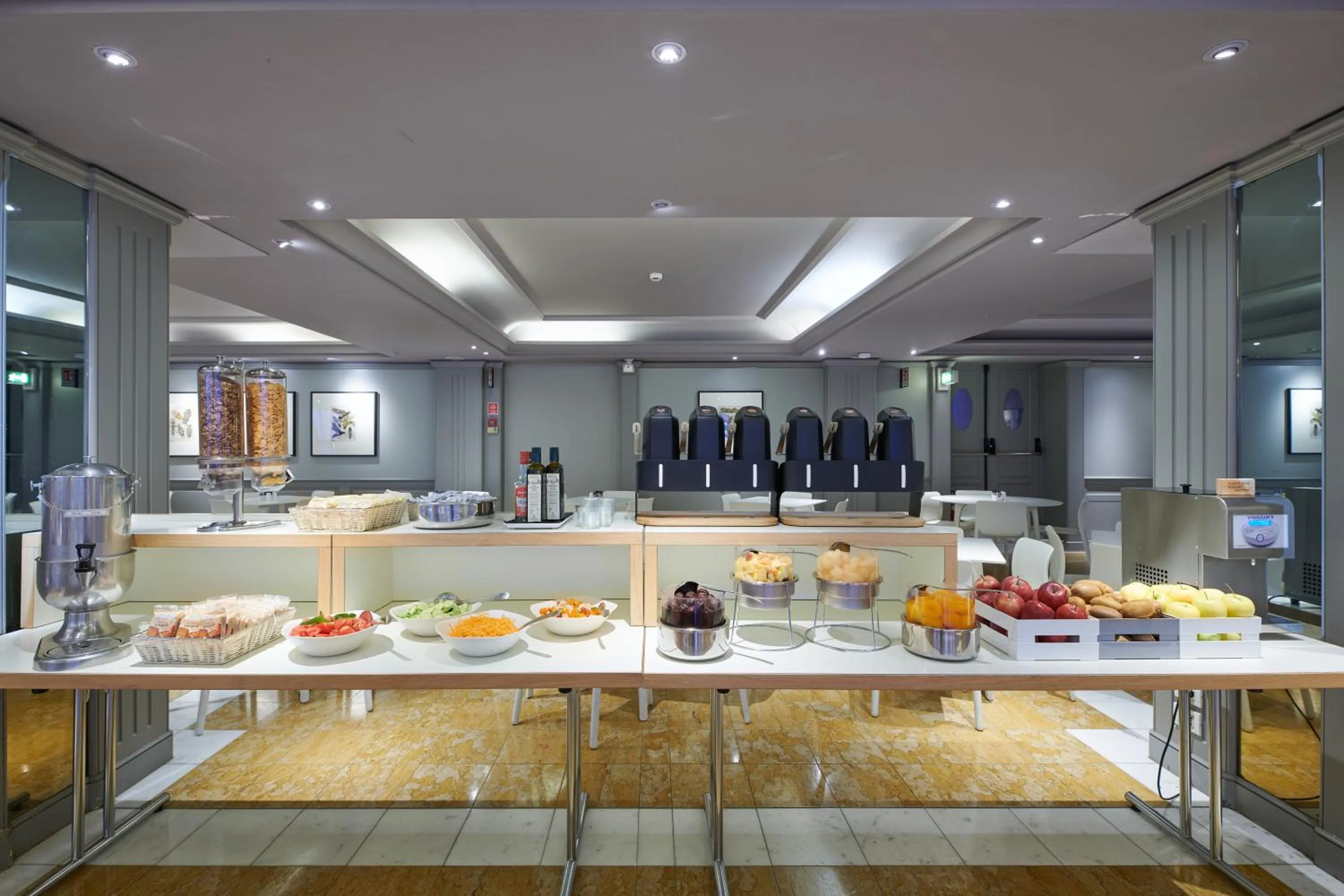 Buffet breakfast in Hotel Plaza