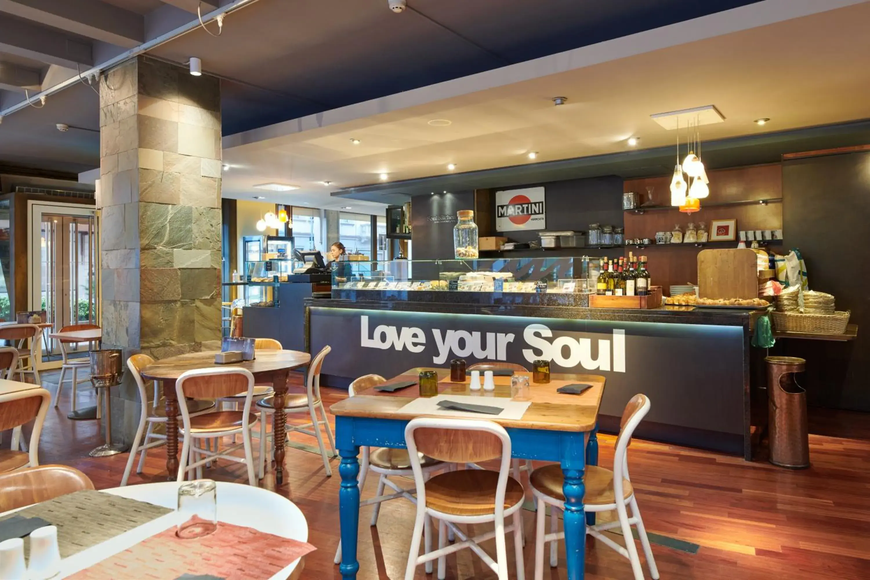 Restaurant/places to eat in Hotel Plaza Restaurant/places to eat in Hotel Plaza