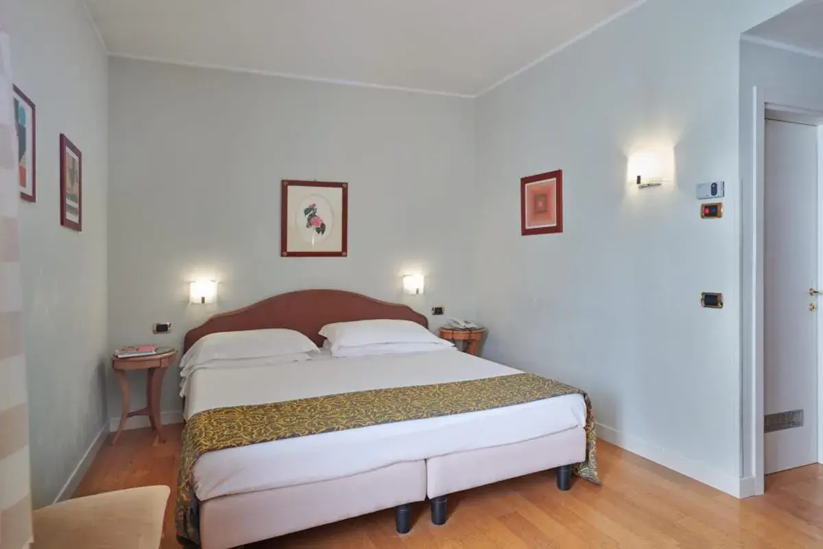 Bed in Hotel Plaza Bed in Hotel Plaza