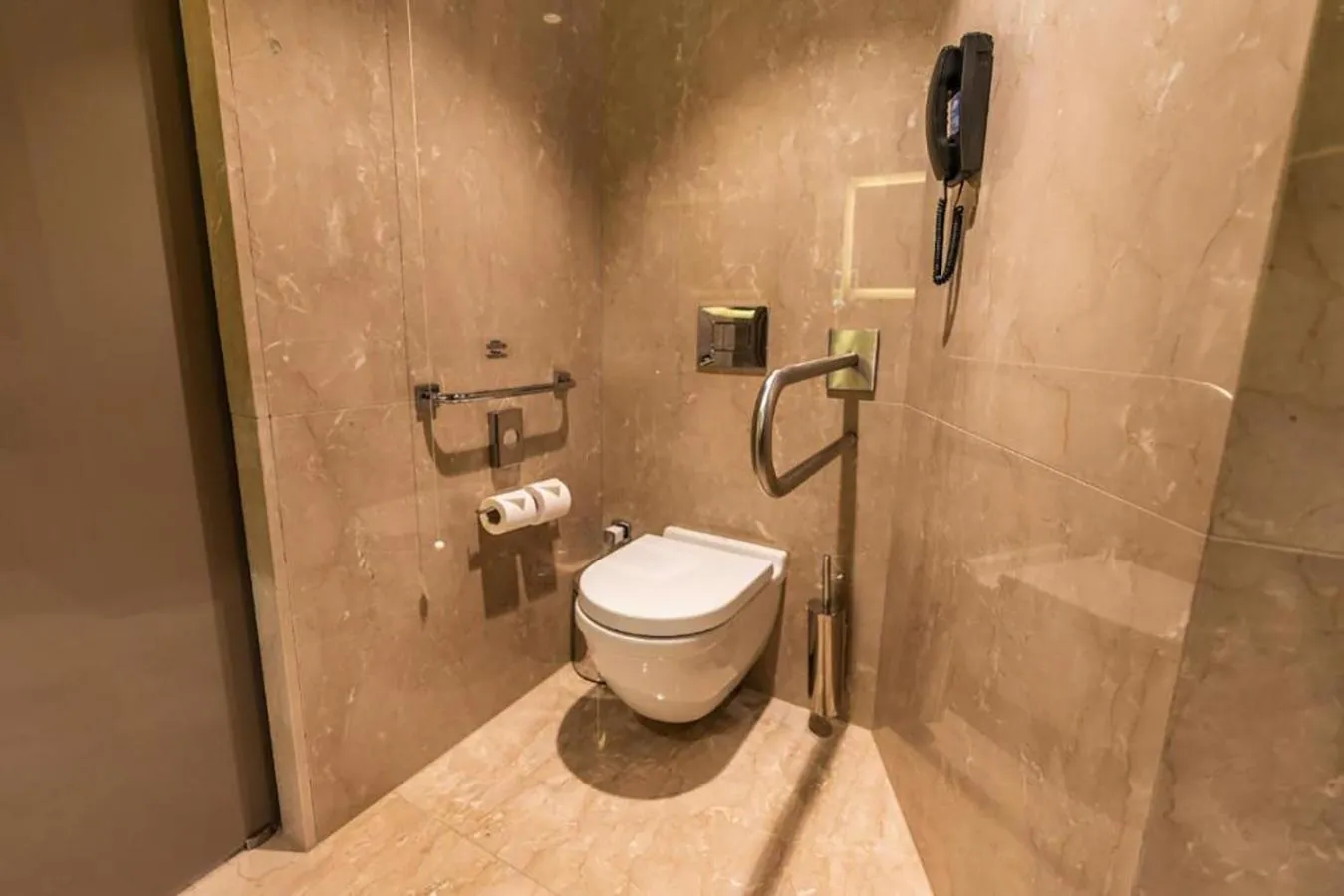 Toilet in Hilton Istanbul Kozyatagi