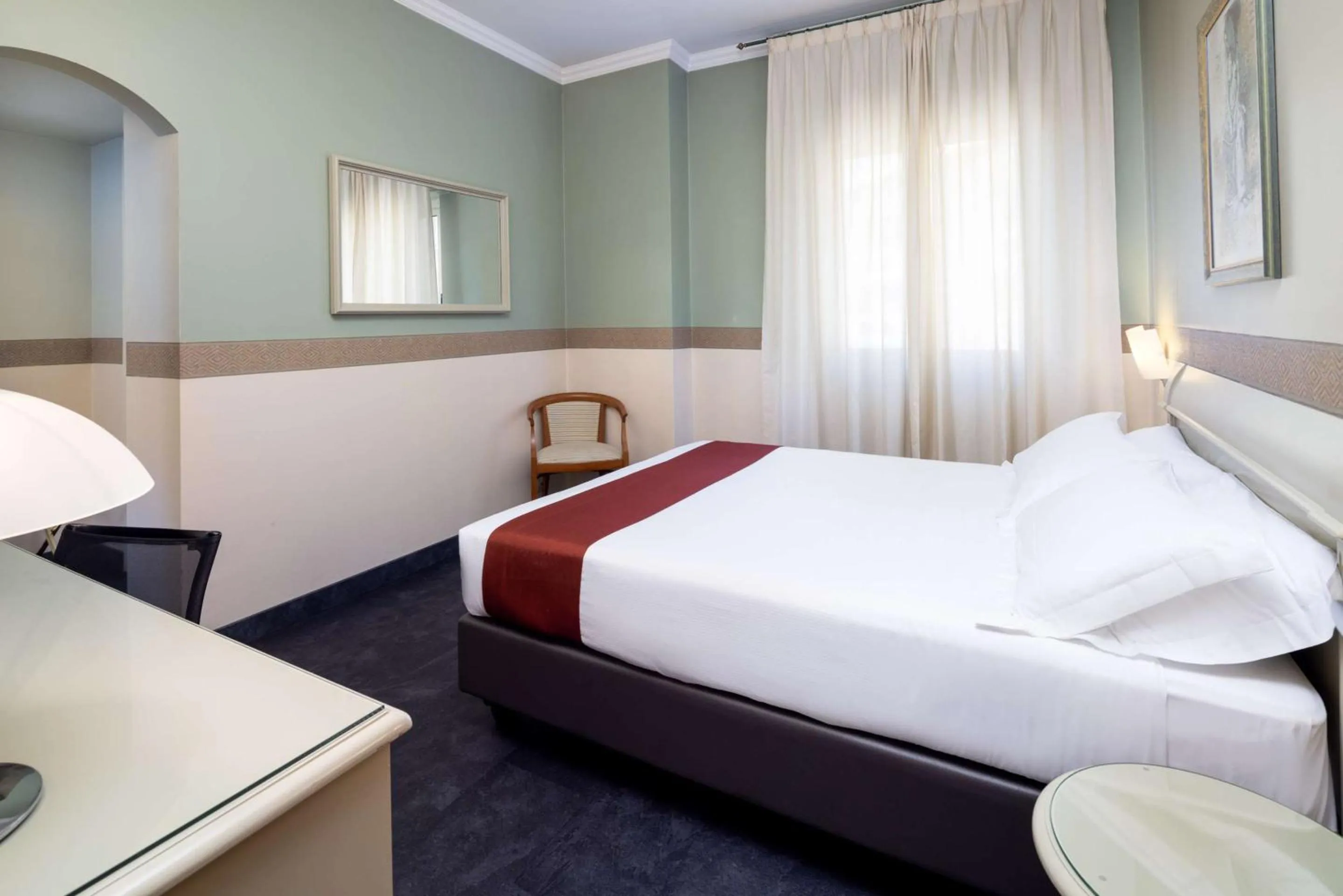 Bed in Best Western Hotel Major