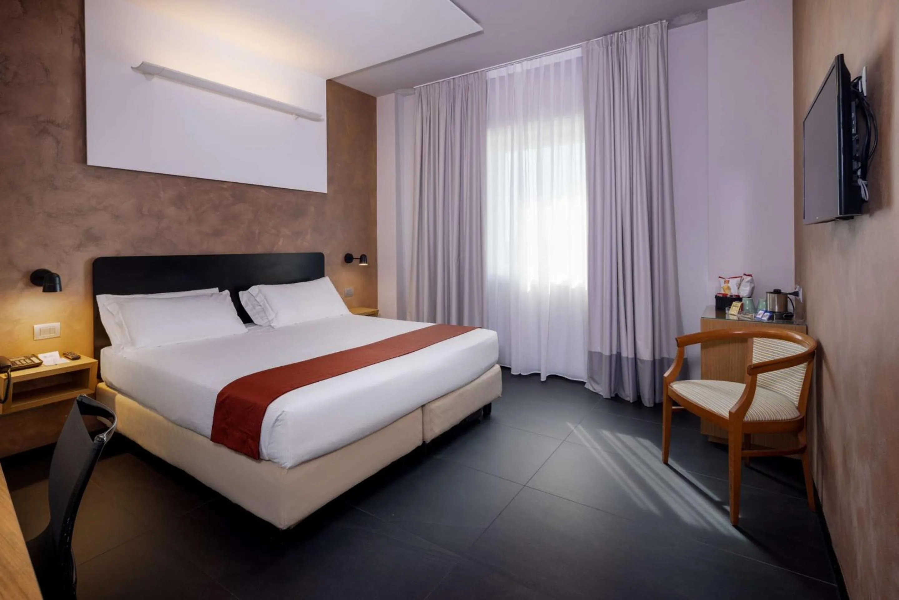 Bed in Best Western Hotel Major