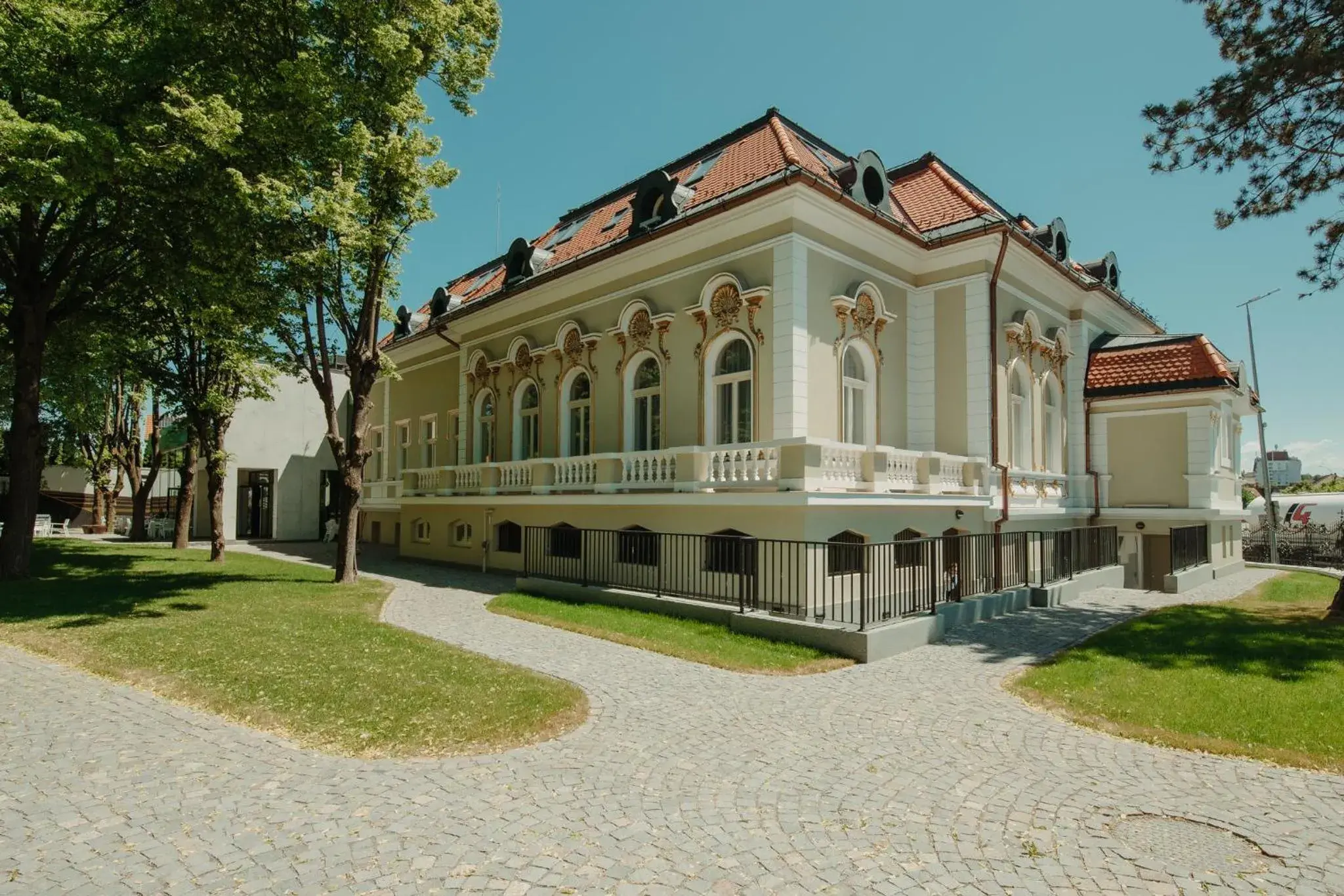Property building in Boutique Hotel Cocosul de Aur Property building in Boutique Hotel Cocosul de Aur