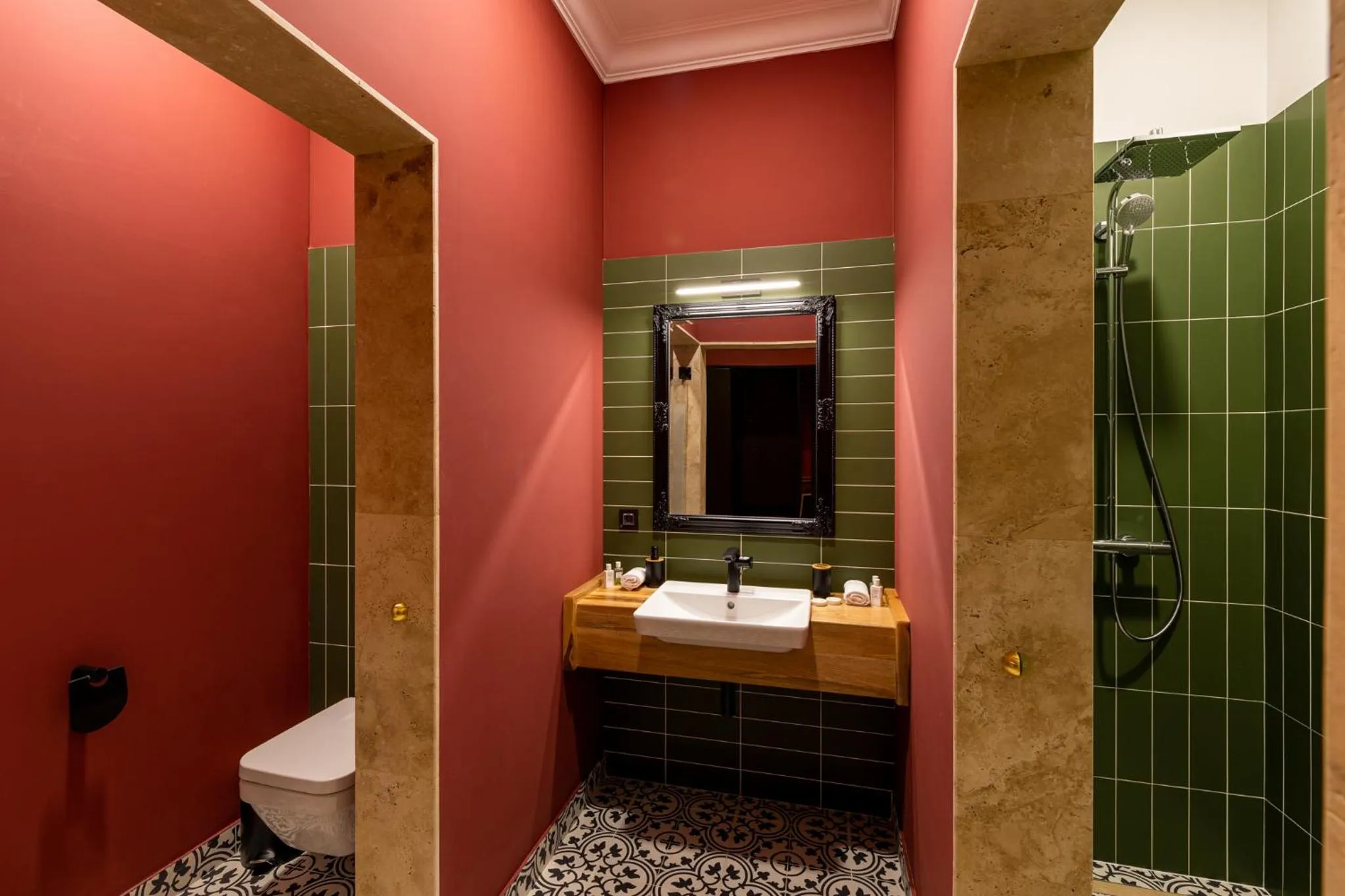 Shower in Boutique Hotel Cocosul de Aur