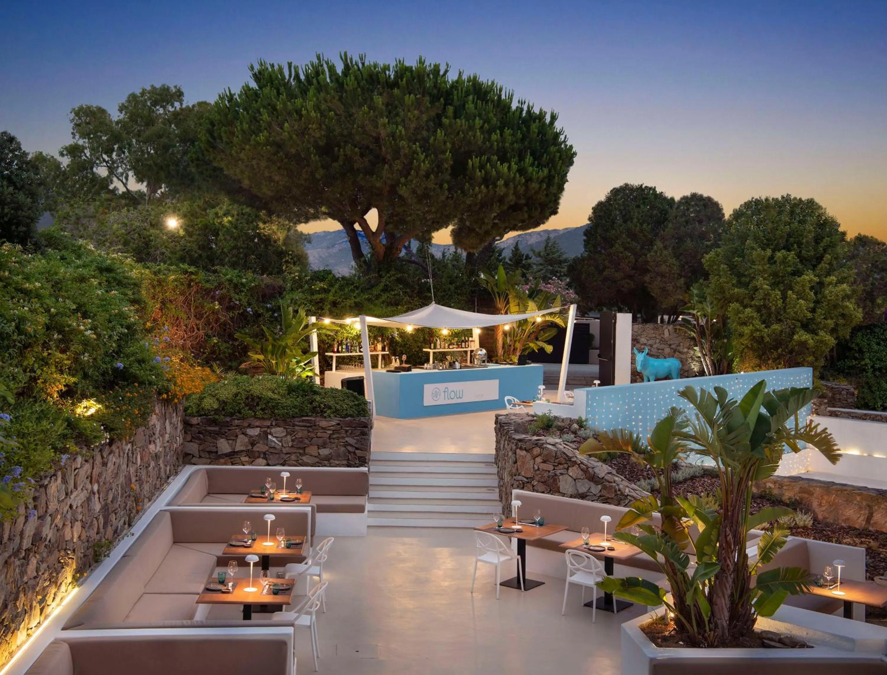 Restaurant/places to eat in Baia Di Chia Resort Sardinia, Curio Collection By Hilton