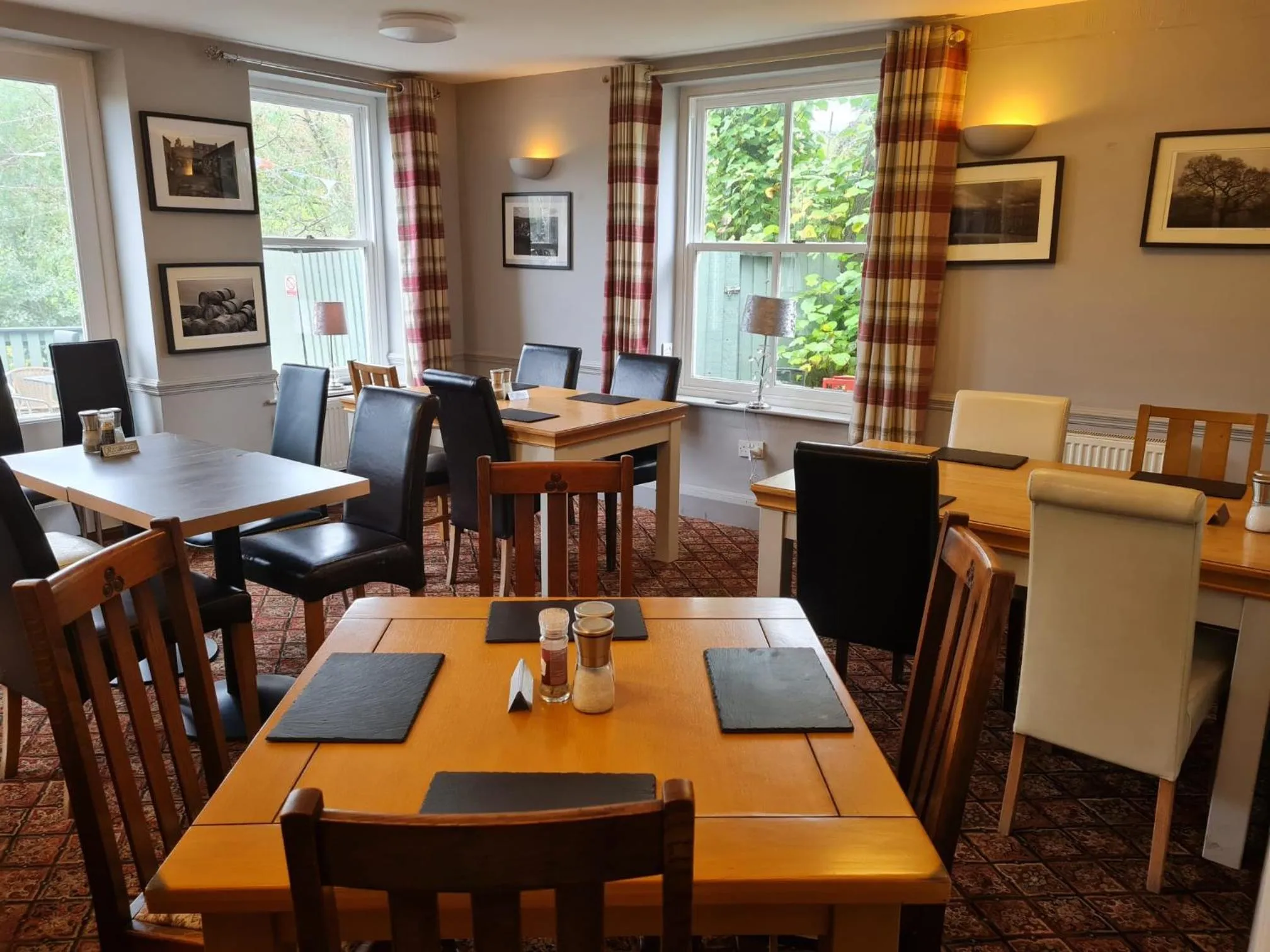 Restaurant/places to eat in The Board Inn - Lealholm