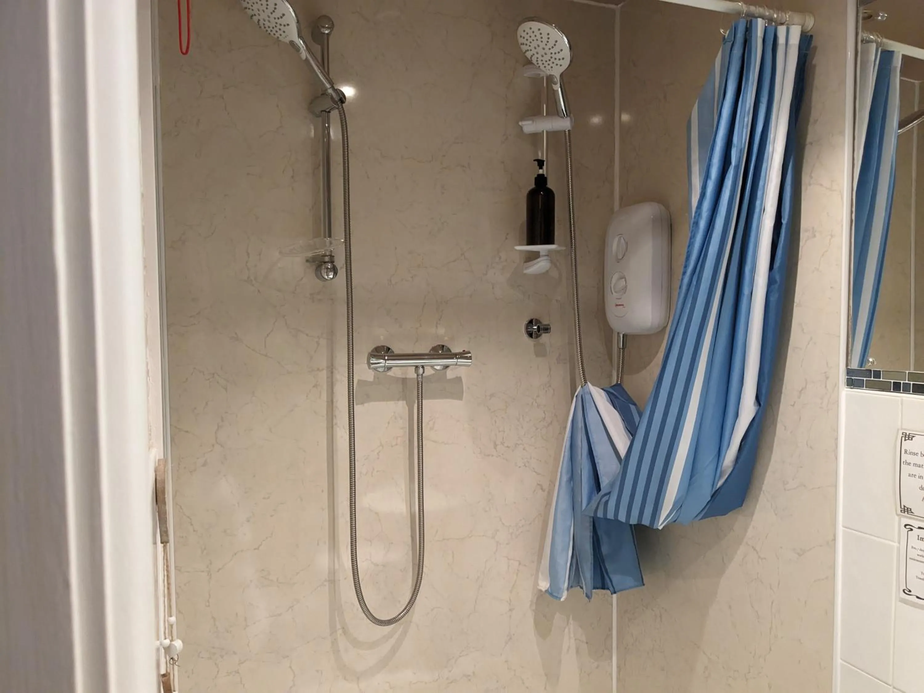 Shower in The Board Inn - Lealholm