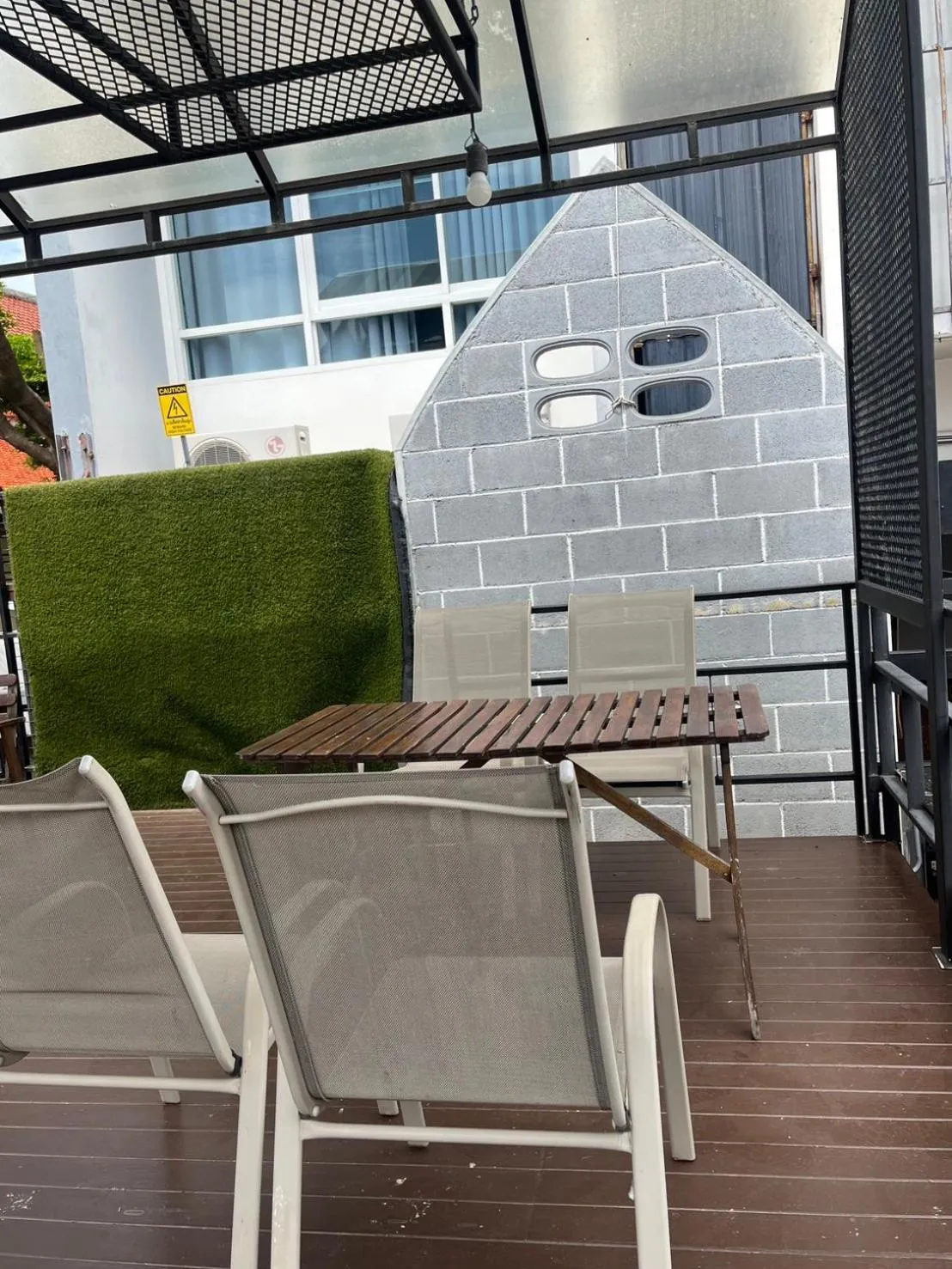 Restaurant/places to eat in White Monkey Guesthouse