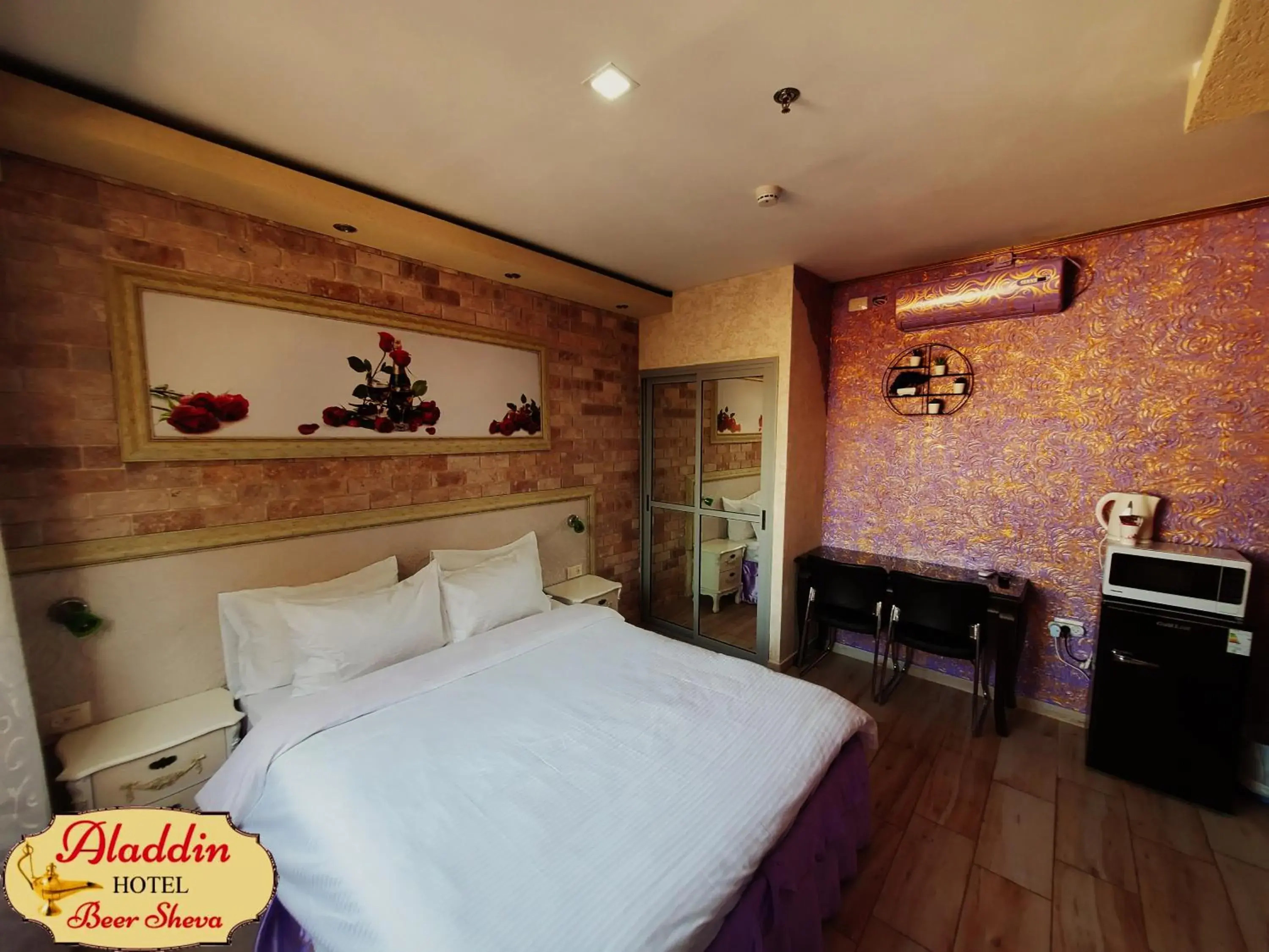 Suite with Hot Tub in Aladdin Hotel Beer Sheva Suite with Hot Tub in Aladdin Hotel Beer Sheva