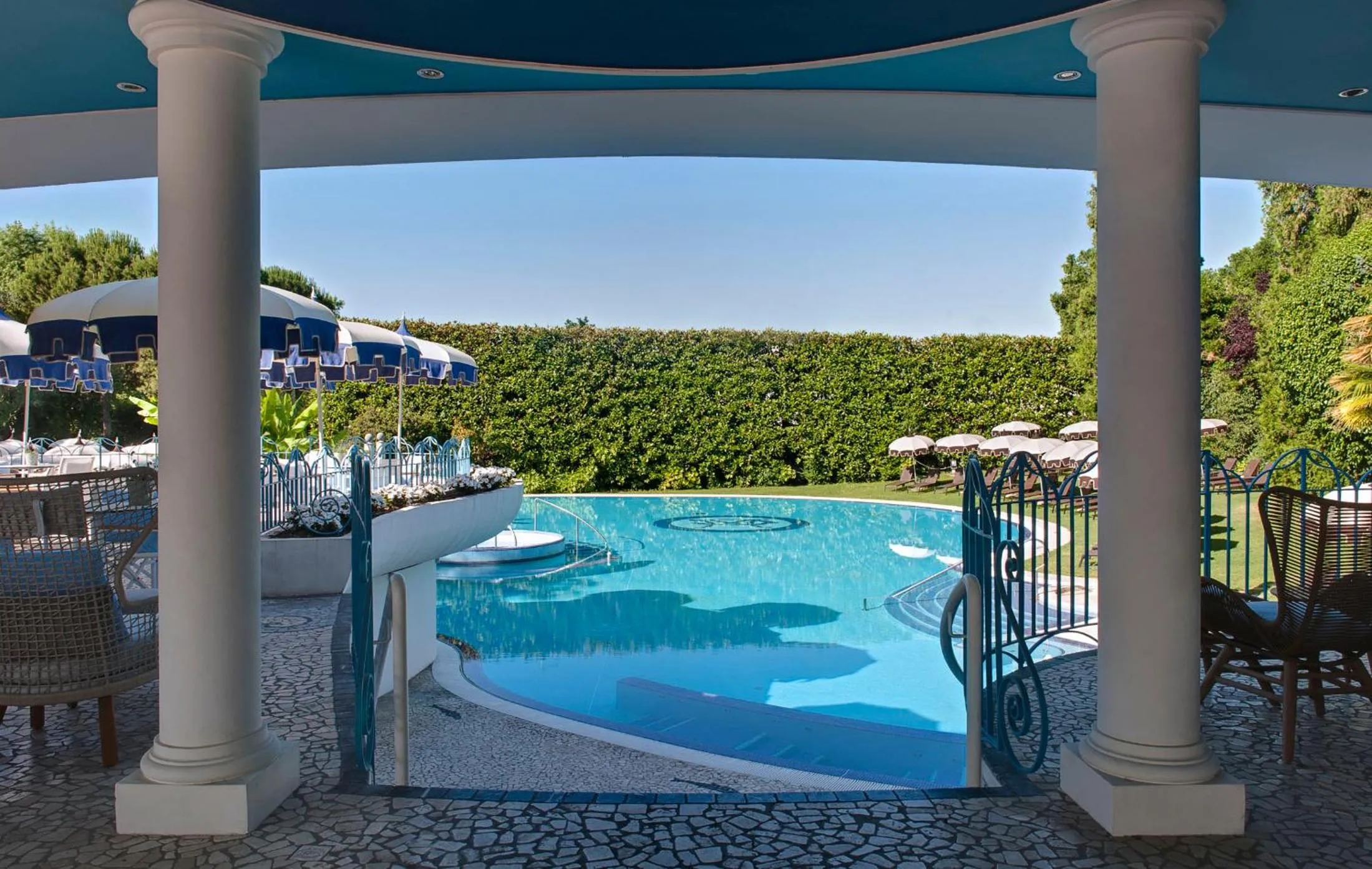 Swimming pool in Hotel Mioni Pezzato