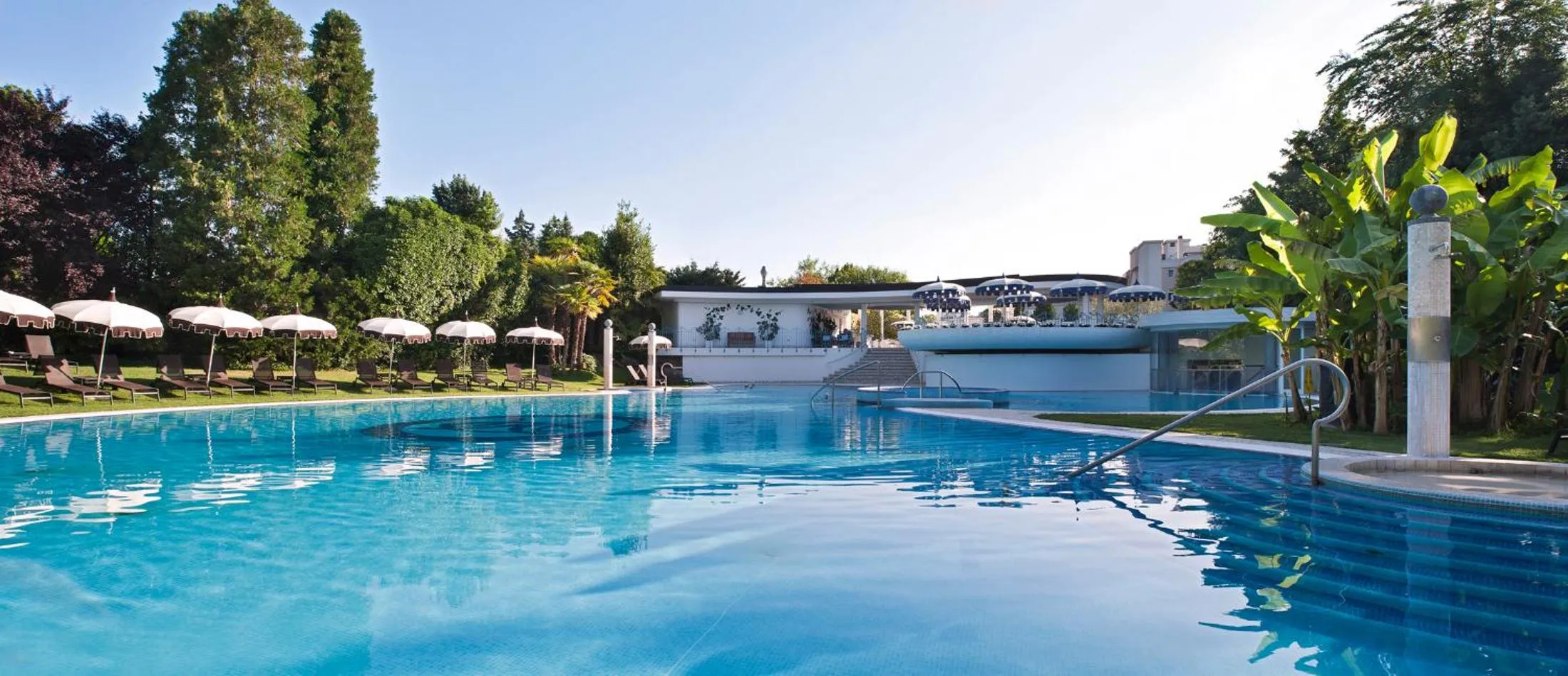 Swimming pool in Hotel Mioni Pezzato