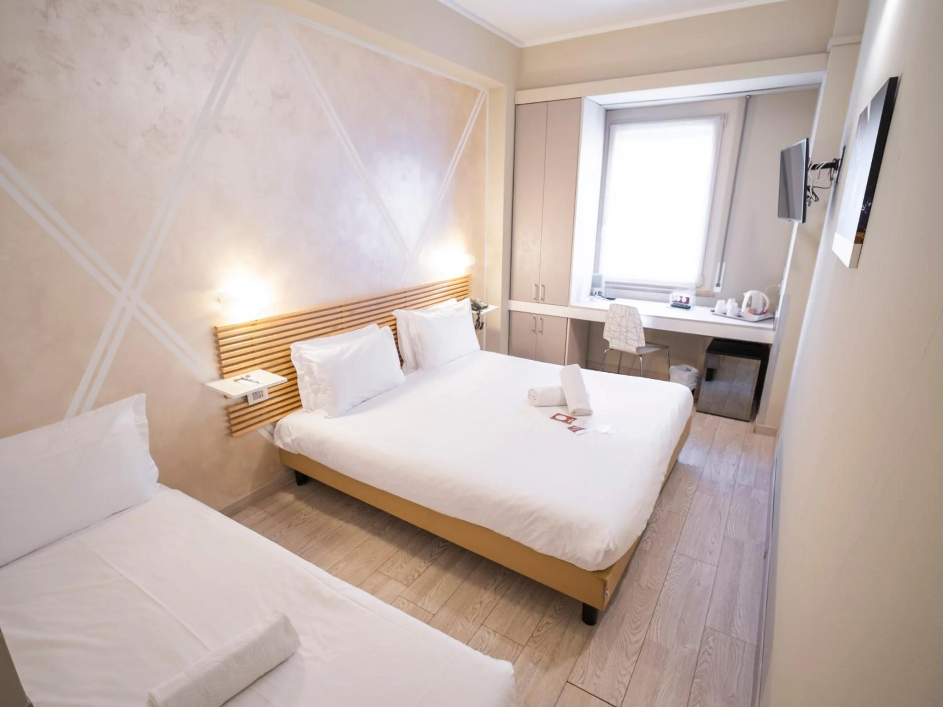 Bed in Best Quality Hotel Gran Mogol