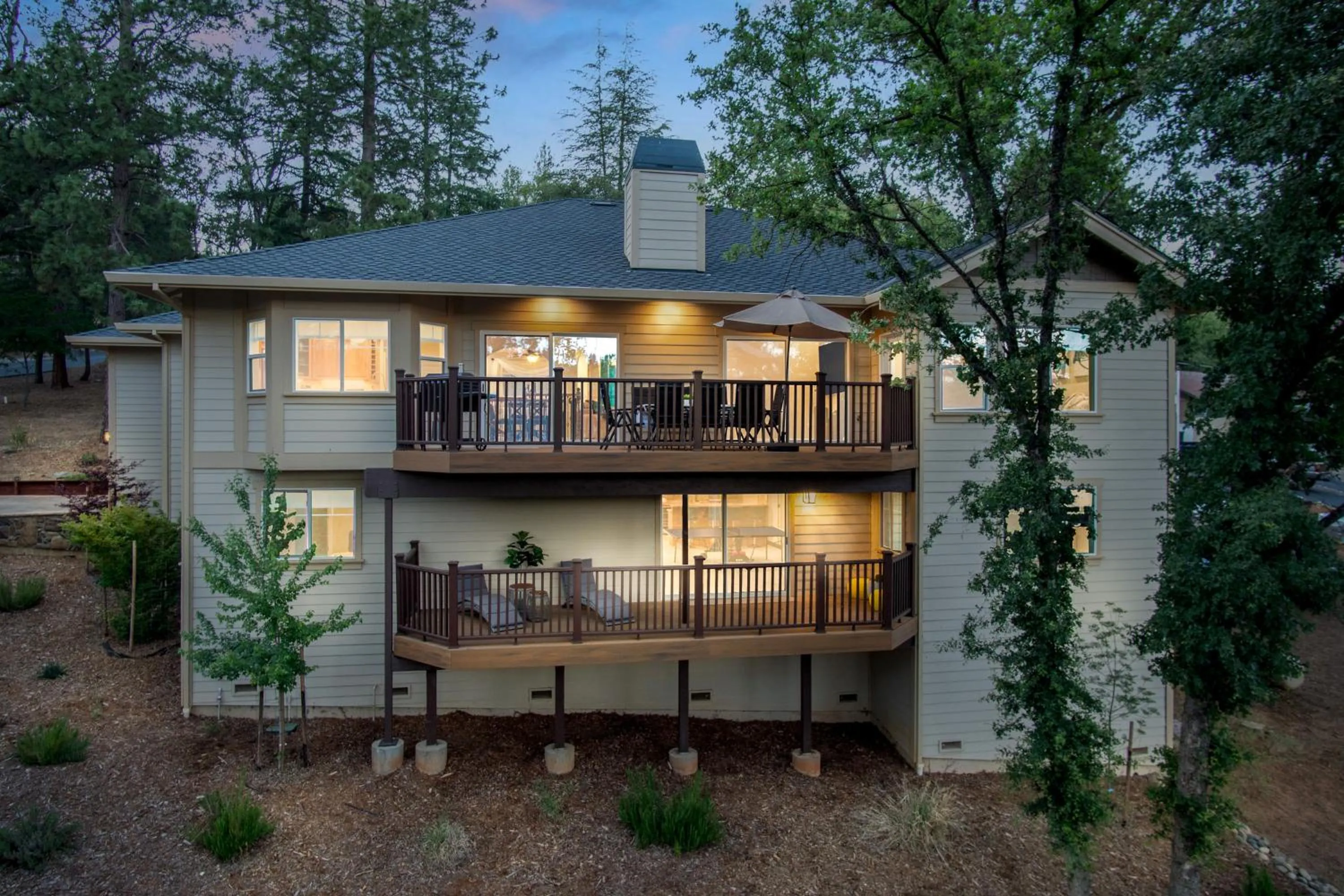 New Luxury 5BR Cabin in Pine Mountain Lake! 1 Minute to Beach! Massage Chair! Close to Yosemite! Perfect for Retreats and Escapes All Seasons!