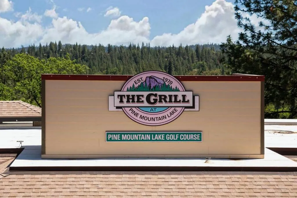 Restaurant/places to eat in New Luxury 5BR Cabin in Pine Mountain Lake! 1 Minute to Beach! Massage Chair! Close to Yosemite! Perfect for Retreats and Escapes All Seasons!