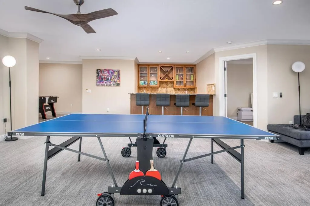 Property building in New Luxury 5BR Cabin in Pine Mountain Lake! 1 Minute to Beach! Massage Chair! Close to Yosemite! Perfect for Retreats and Escapes All Seasons!