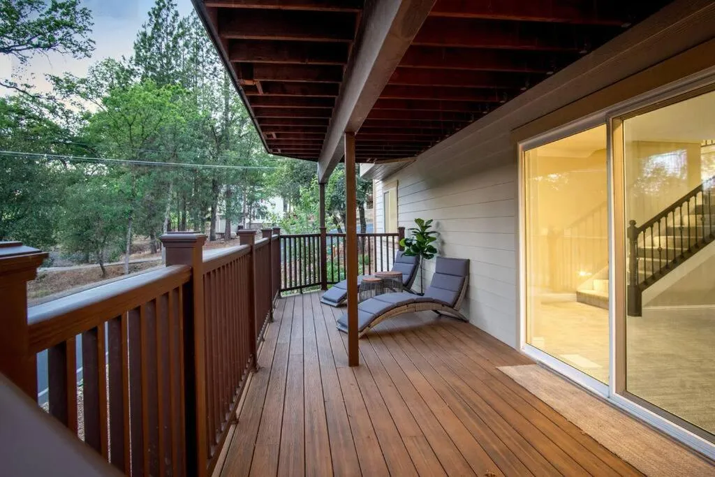 Balcony/Terrace in New Luxury 5BR Cabin in Pine Mountain Lake! 1 Minute to Beach! Massage Chair! Close to Yosemite! Perfect for Retreats and Escapes All Seasons!