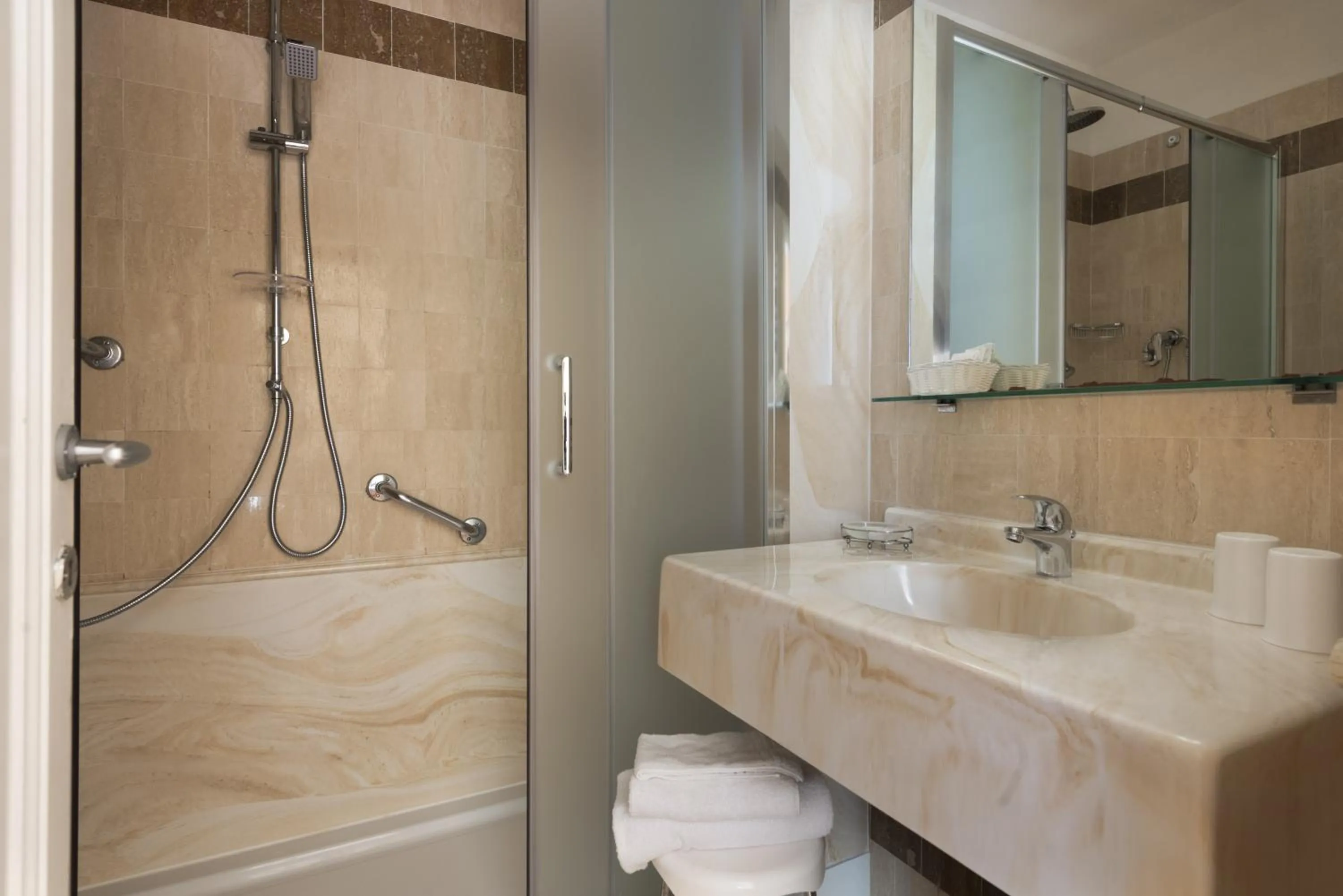 Shower in Hotel Parma e Oriente Wellness & Spa