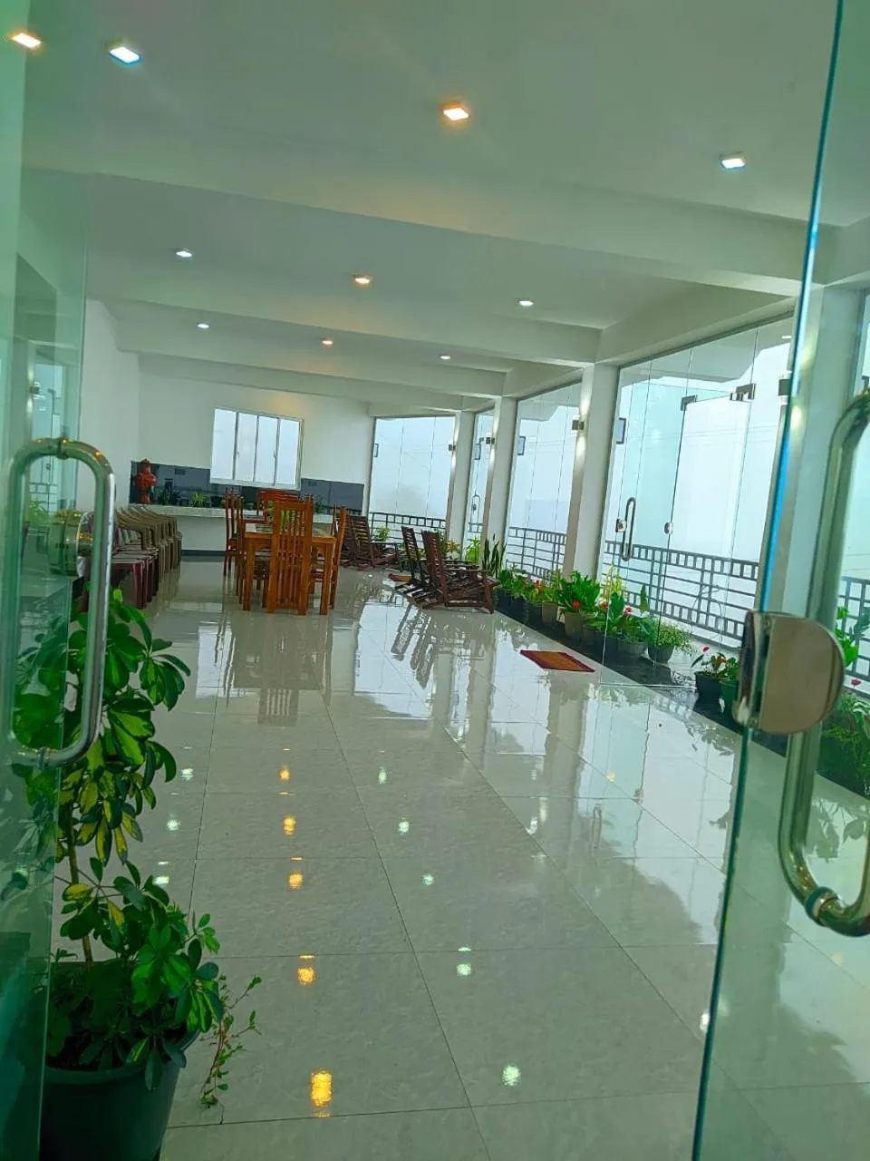 Restaurant/places to eat in White Home