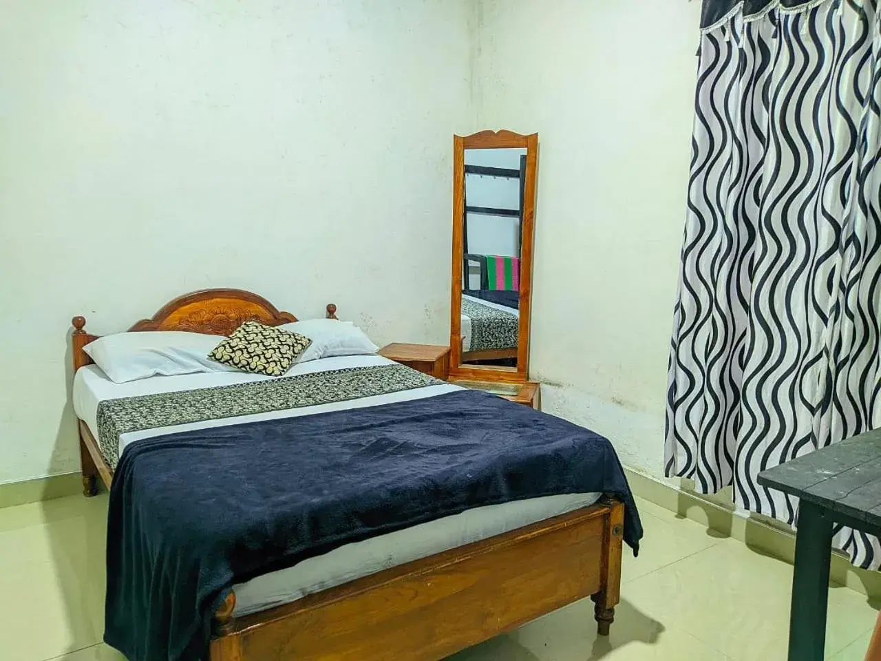 Budget Double Room - single occupancy in White Home Budget Double Room - single occupancy in White Home