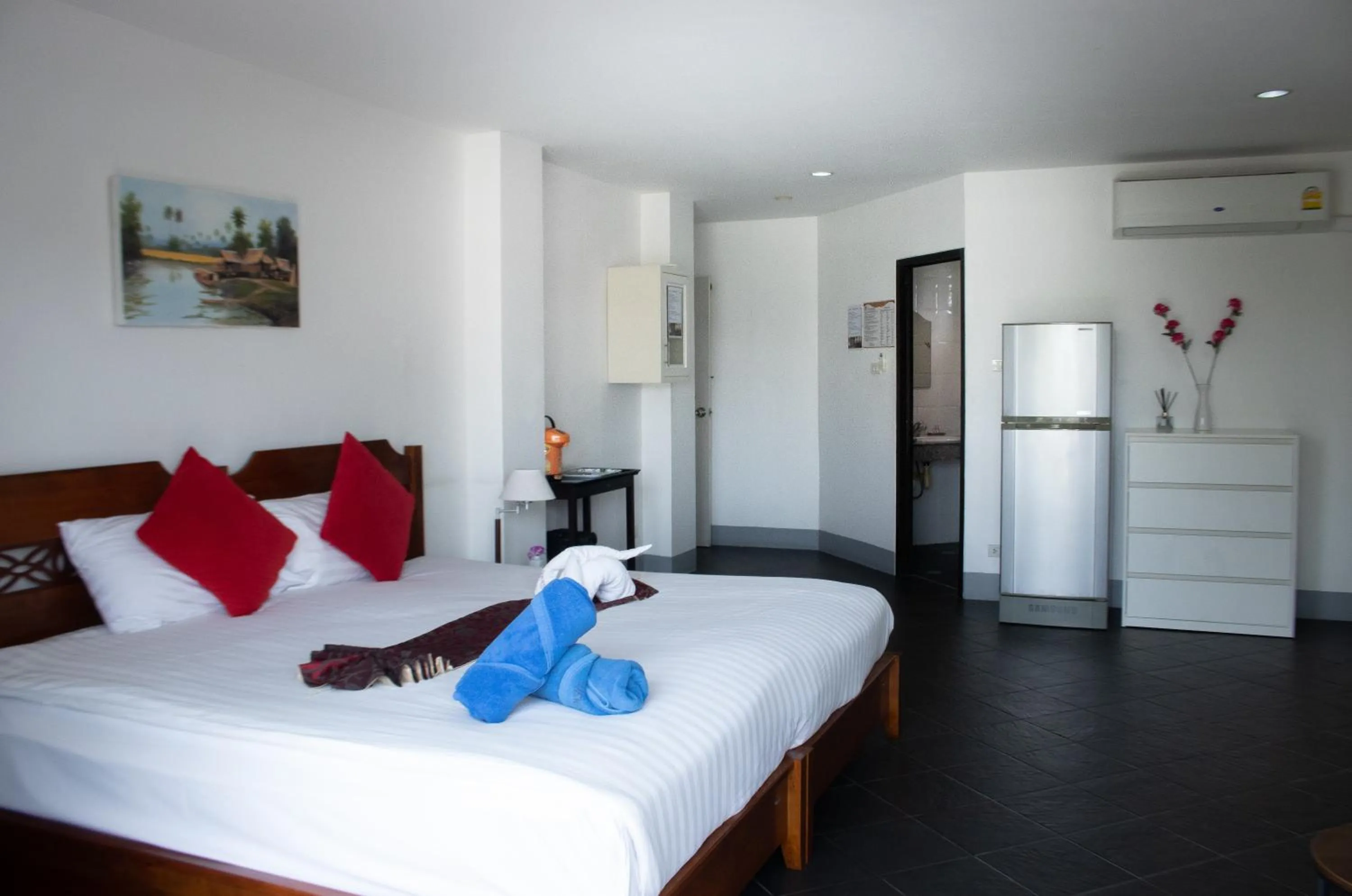 Bed in Deng's kamala beach Guesthouse