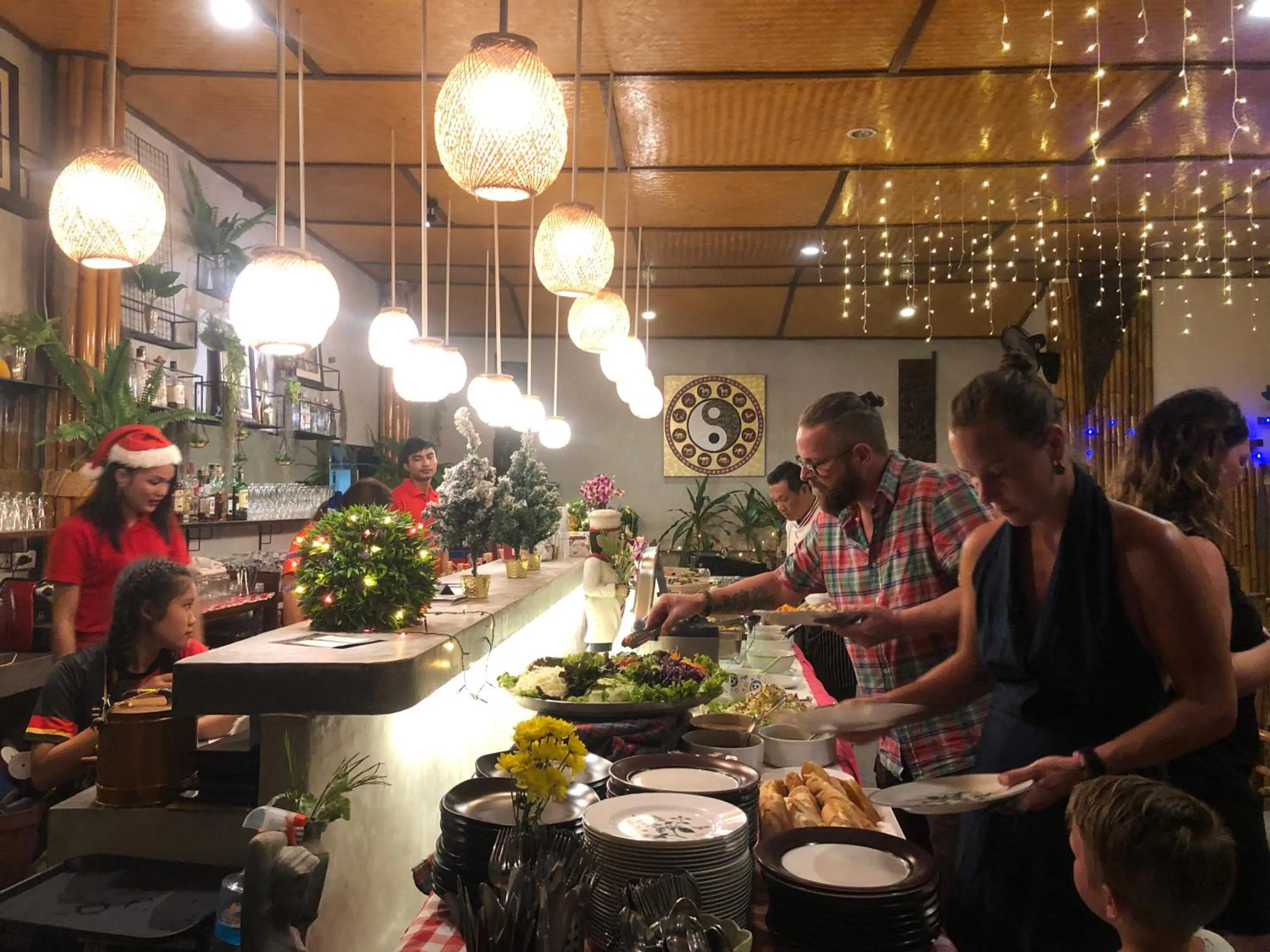 Restaurant/places to eat in Deng's kamala beach Guesthouse