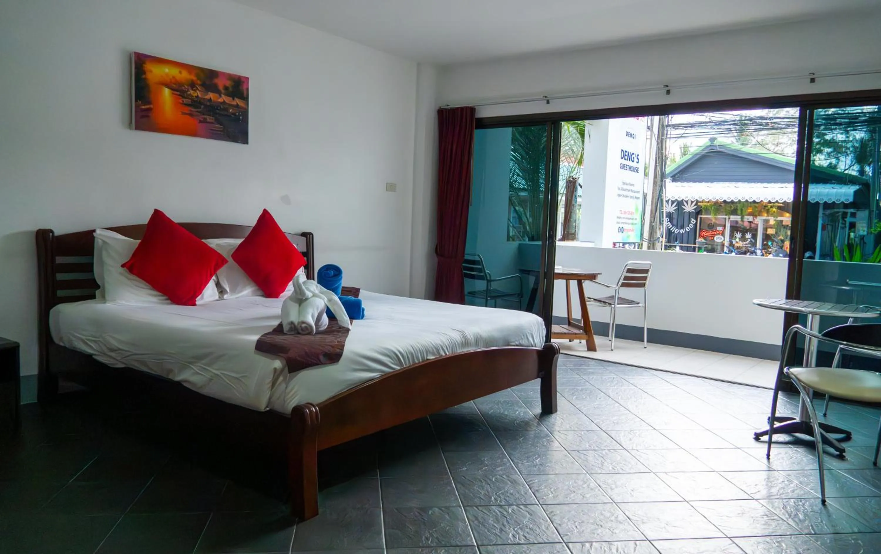 Patio, Bed in Deng's kamala beach Guesthouse