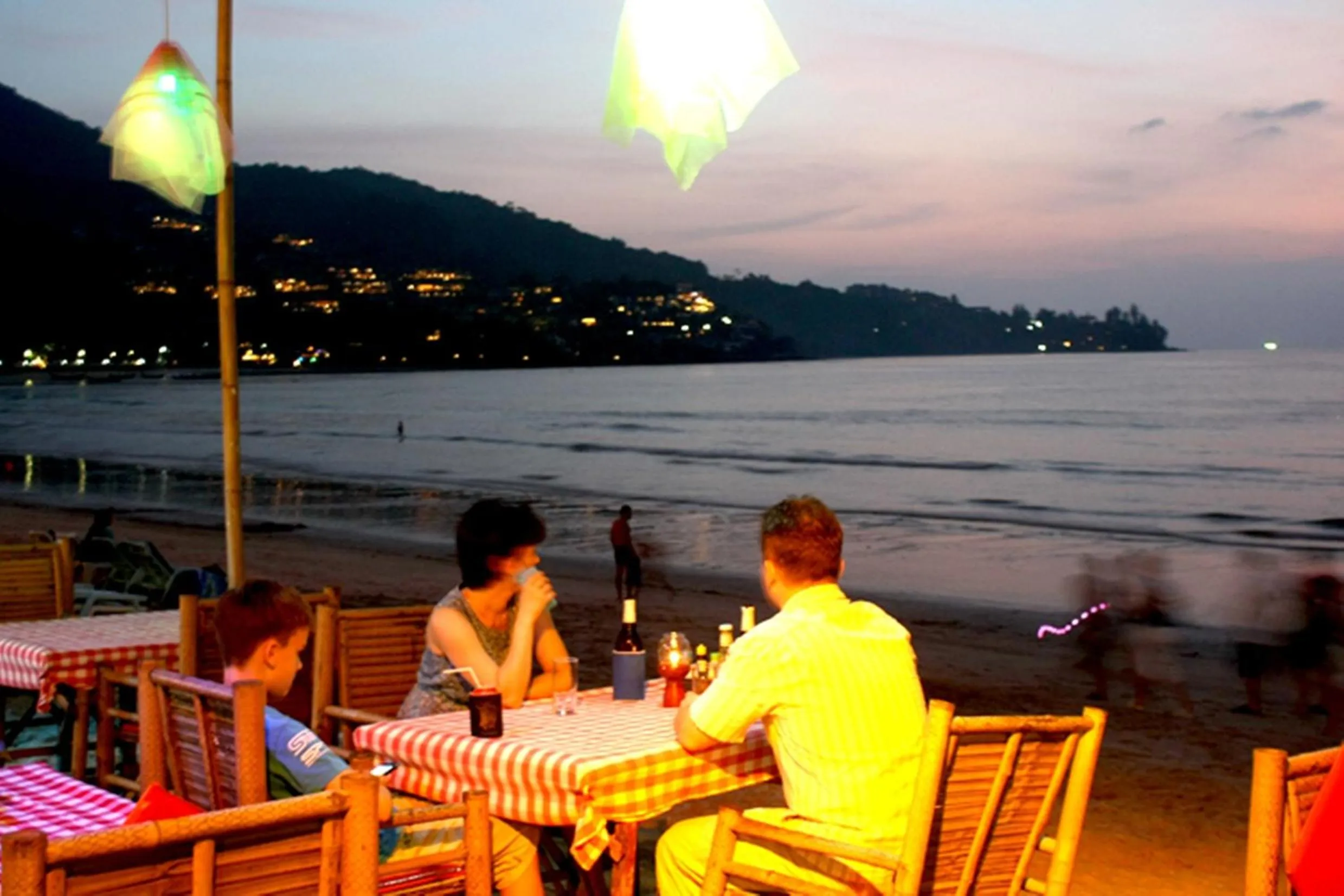 Restaurant/places to eat in Deng's kamala beach Guesthouse