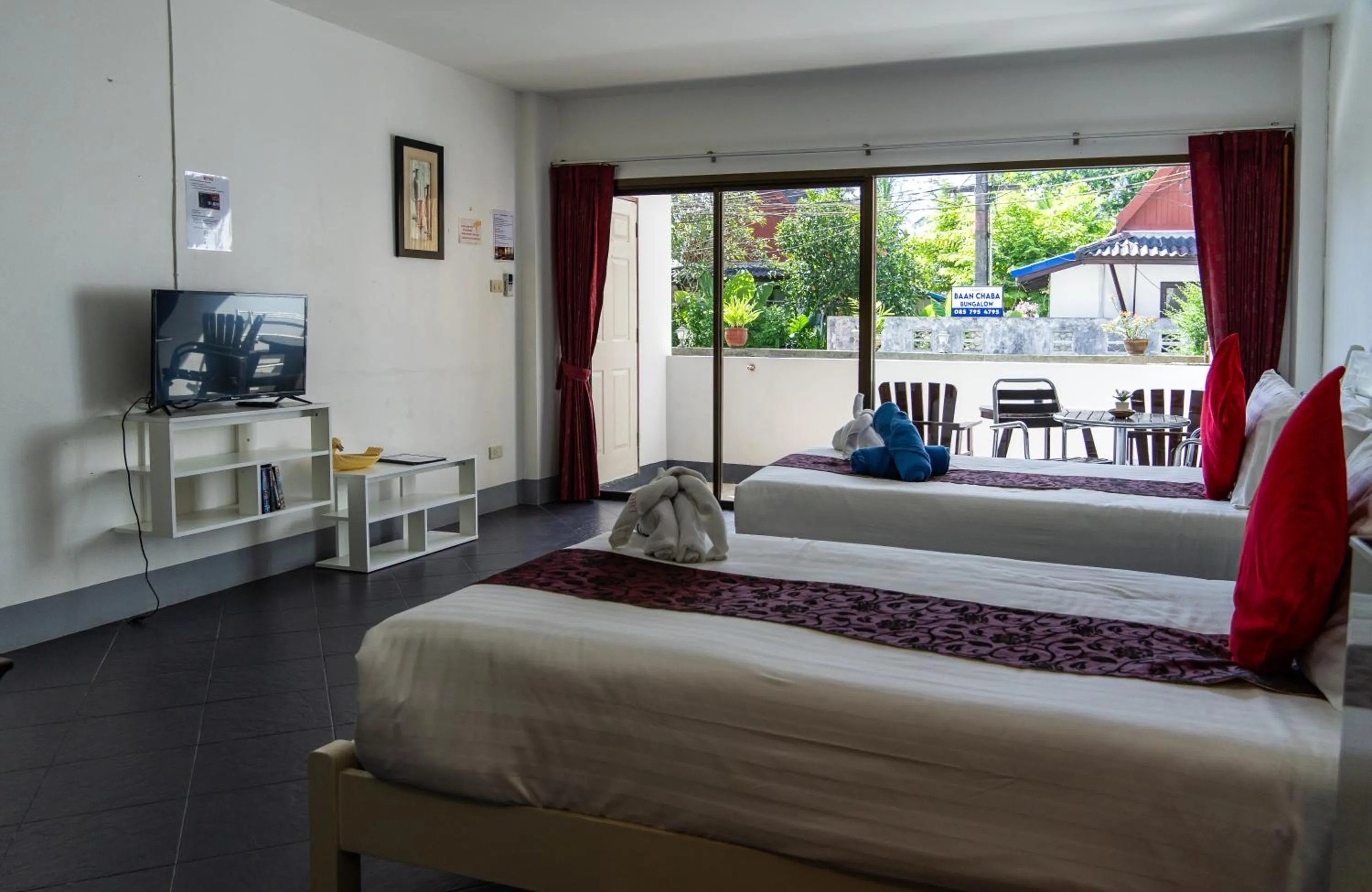 Patio, Bed in Deng's kamala beach Guesthouse